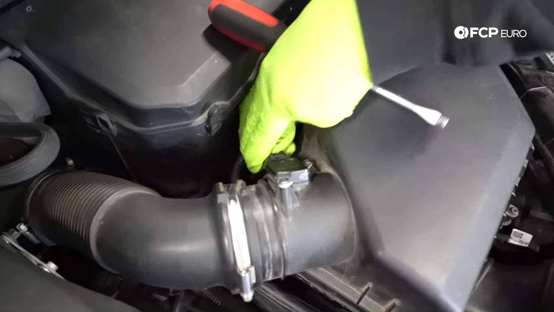 02-volvo-automatic-trans-service-remove-airbox-maf