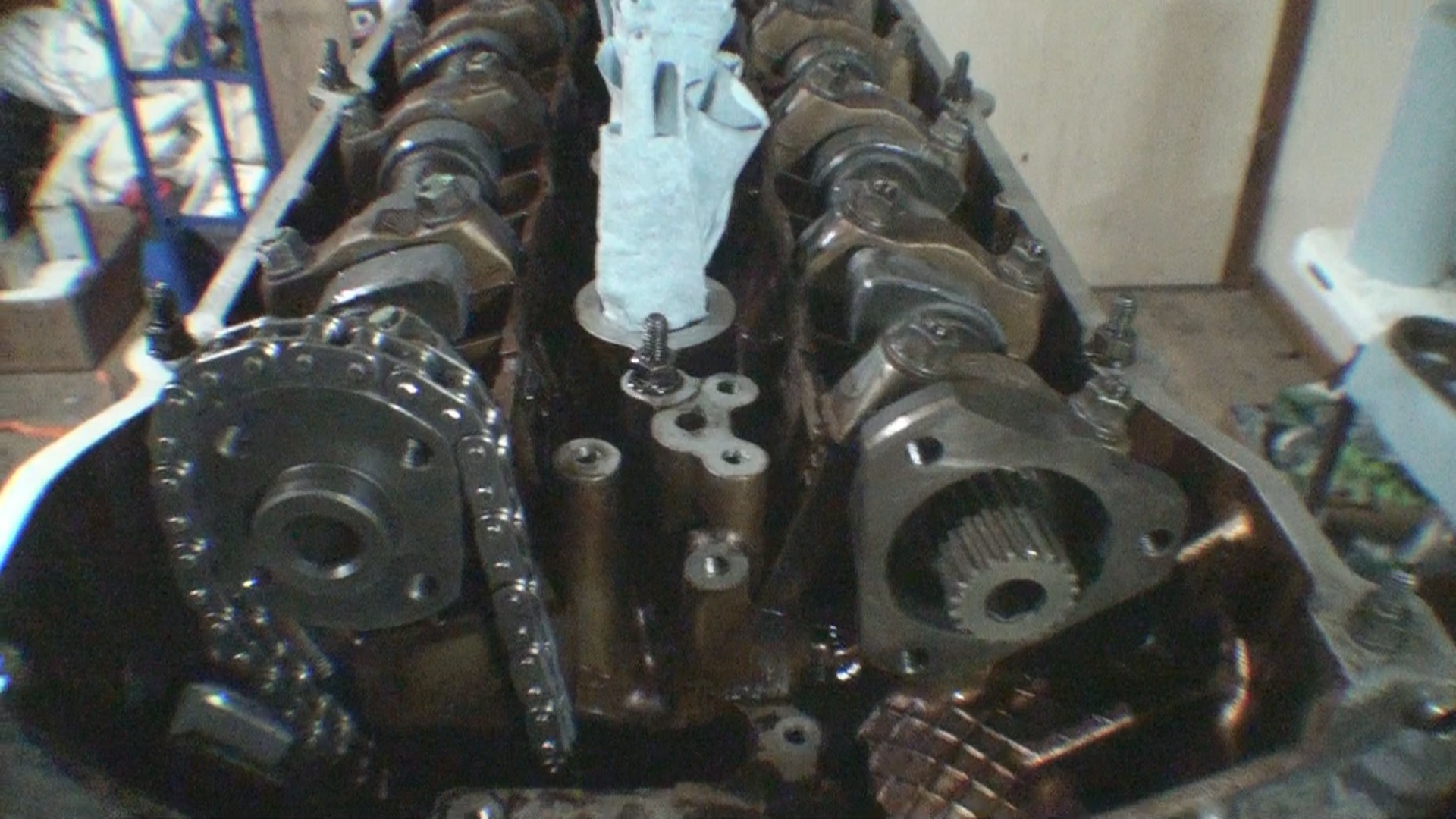 Cylinder 1 lobes pointing towards each other