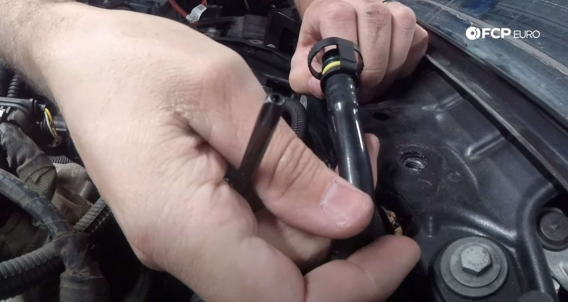 DIY BMW N20 Vacuum Pump squeeze points on the booster vacuum line