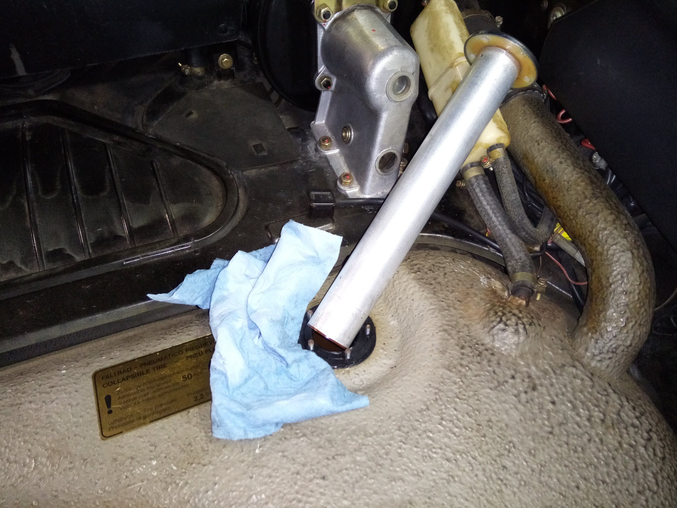 Porsche 911 fuel level sensor removal 4.