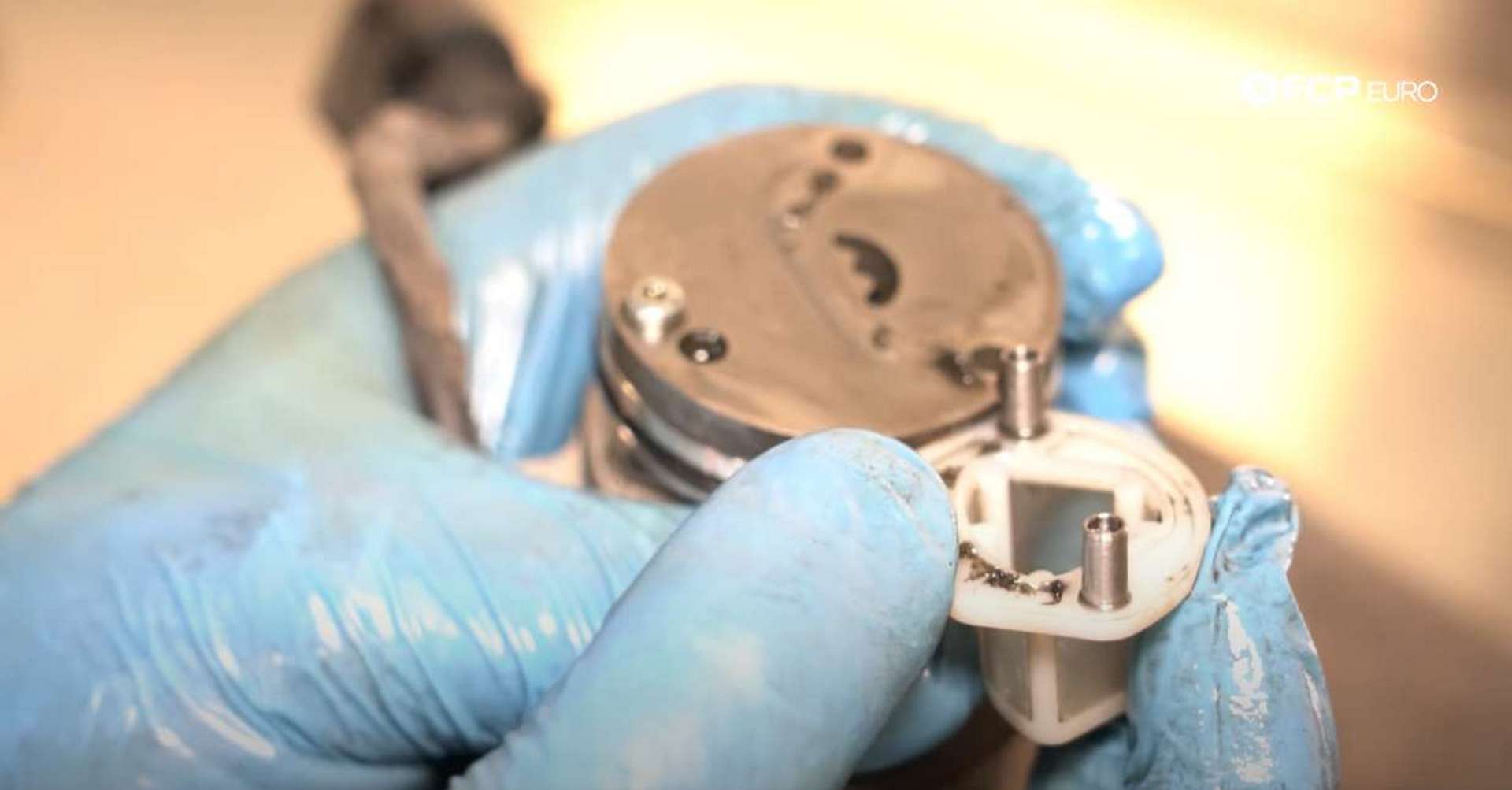 DIY P3 Volvo Haldex Fluid showing the gunk