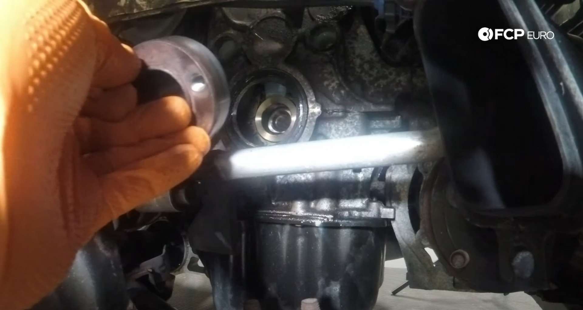 DIY MINI R56 Timing Chain Replacement reinstalling the crankshaft hub