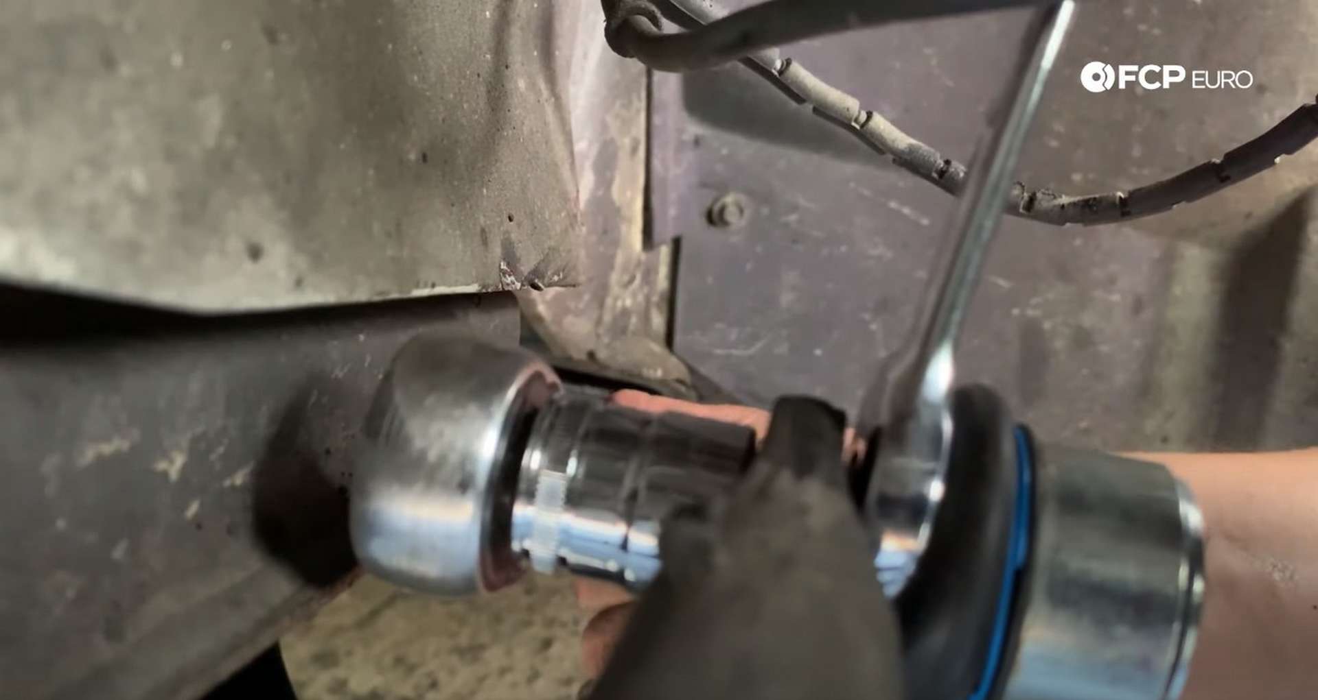 DIY BMW E36 Control Arm and Bushings reinstalling the endlink to the swaybar