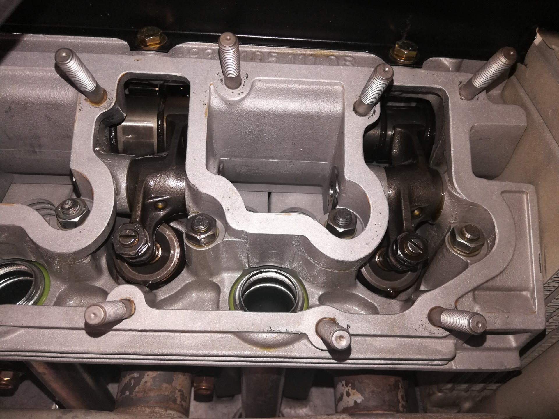 Air-cooled Porsche 911 clean cam tower surfaces