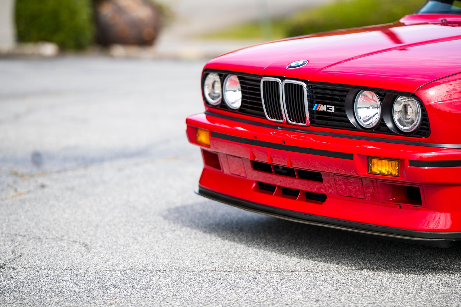08_BMW E30 M3 zinnoberrot front detail