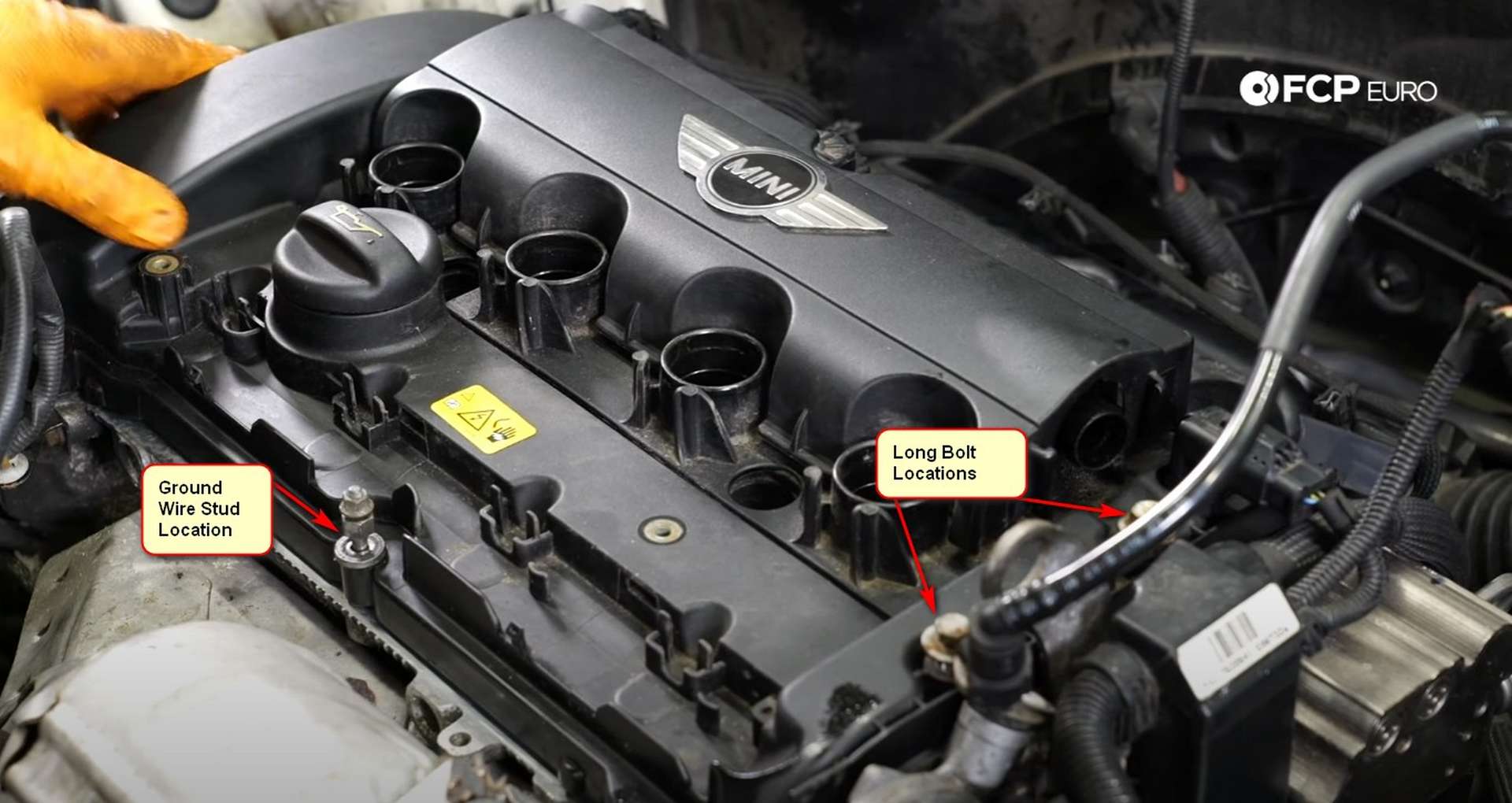 DIY MINI R56 Timing Chain Replacement torquing the valve cover bolts