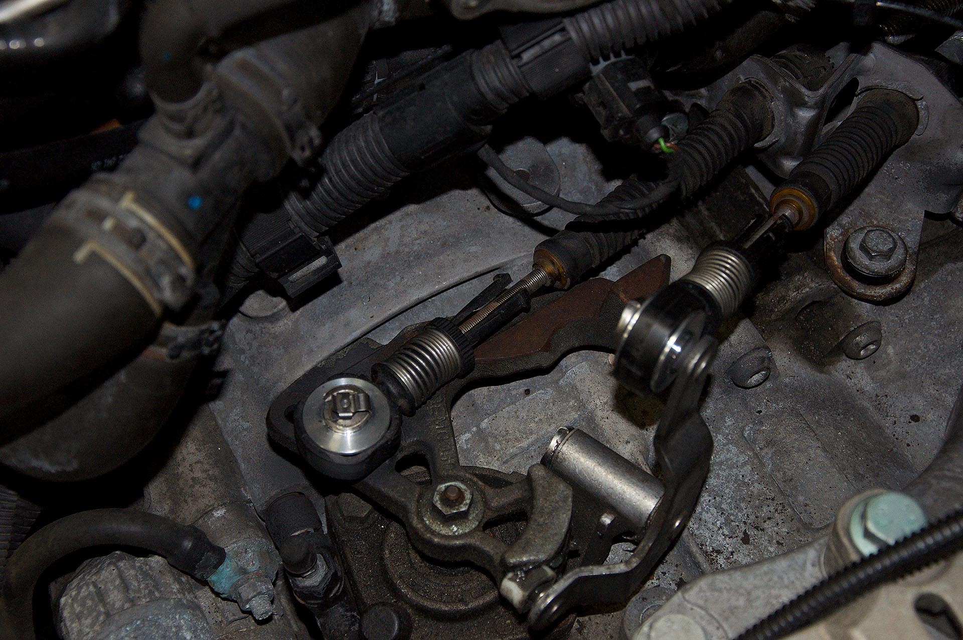 15_Mk5 GTI shift bushing install