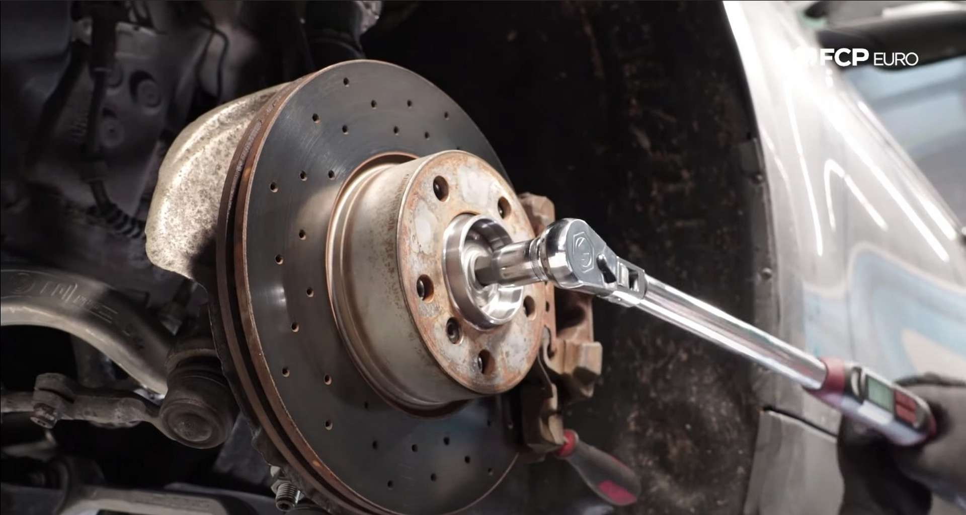 14-DIY-BMW-F30-Front-Axle-Replacement_Refitting-Brakes
