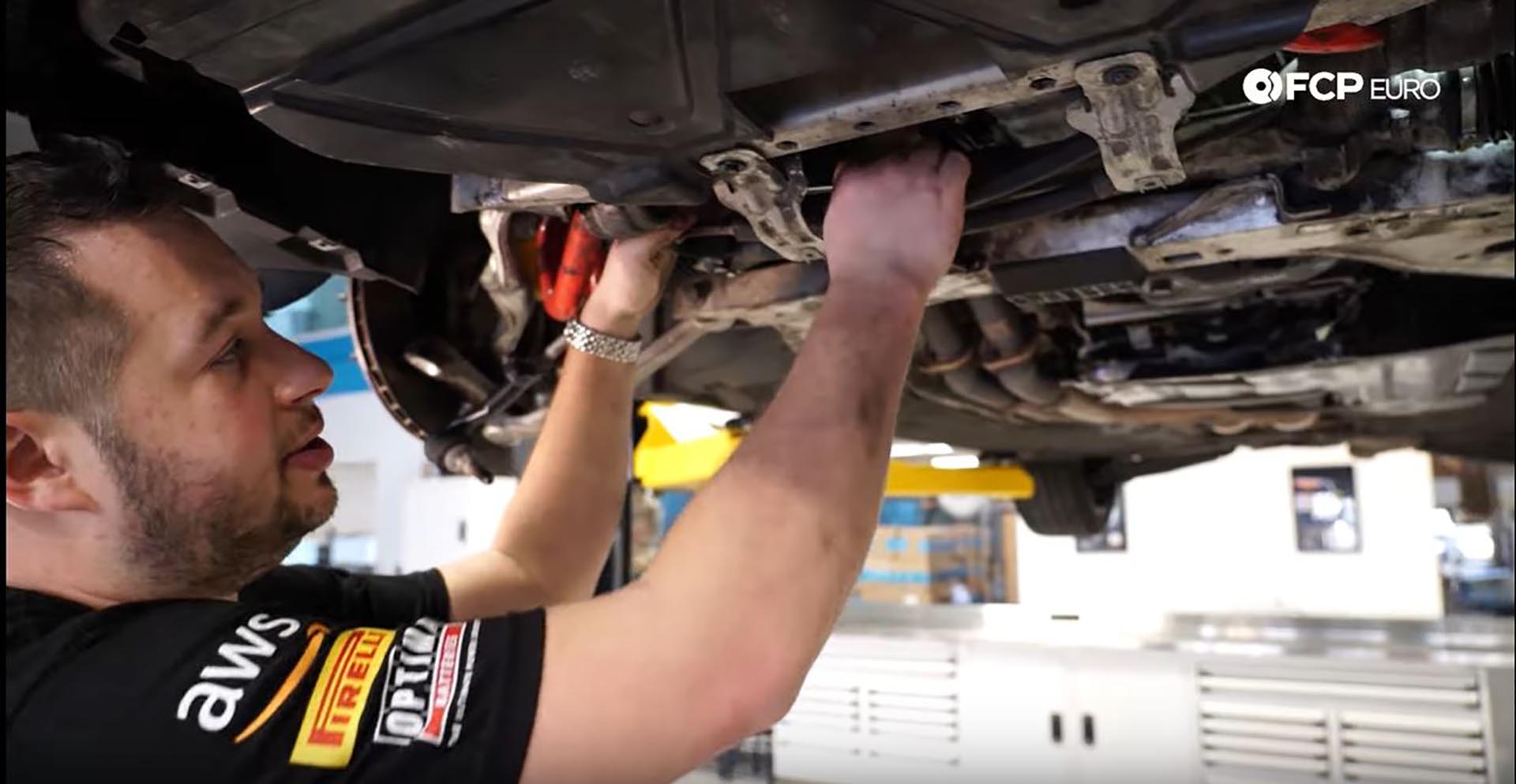 BMW Steering Rack Pressure Return Line removing line bracket