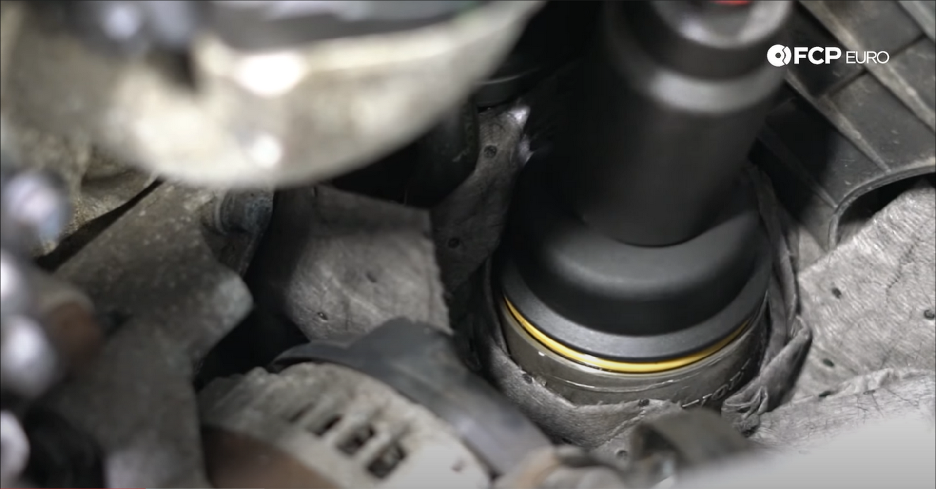 03_DIY_Volvo_Oil_Change-Loosening-Filter-Cap