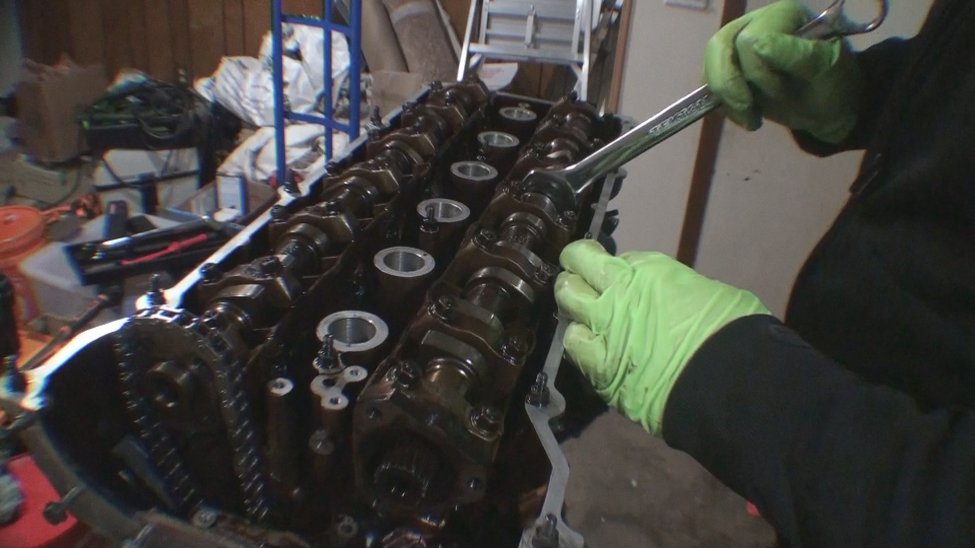 rotate camshaft