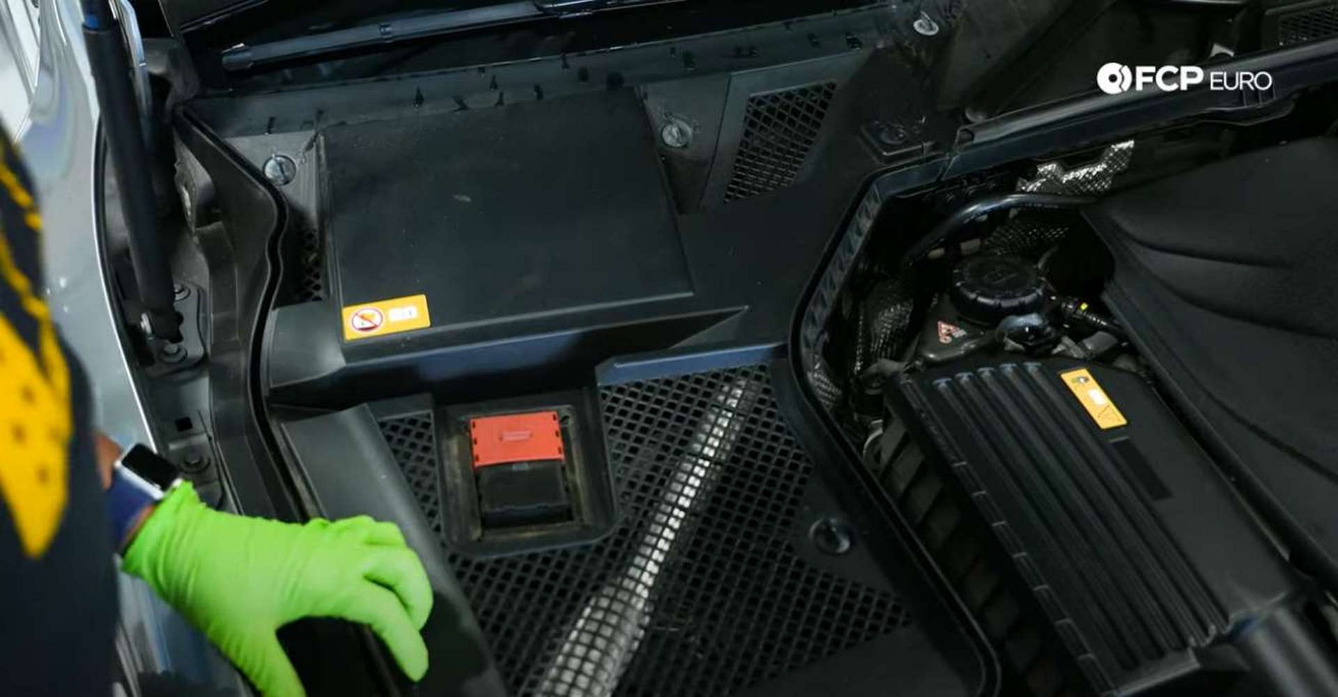 02-DIY-Mercedes-W205-Battery-Replacement_Accessing-Battery