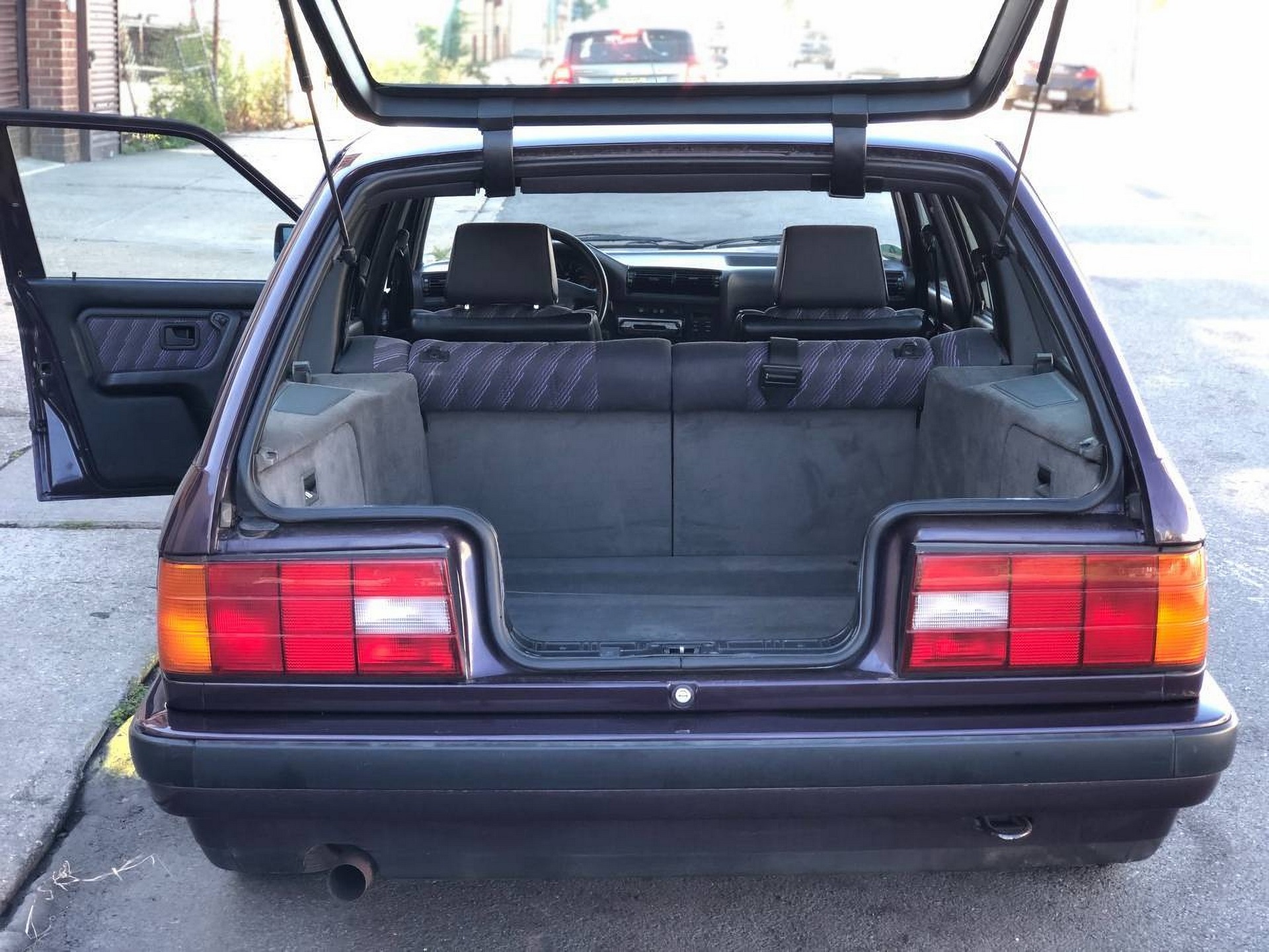 BMW E30 Touring Daytona Violet Rear Hatch