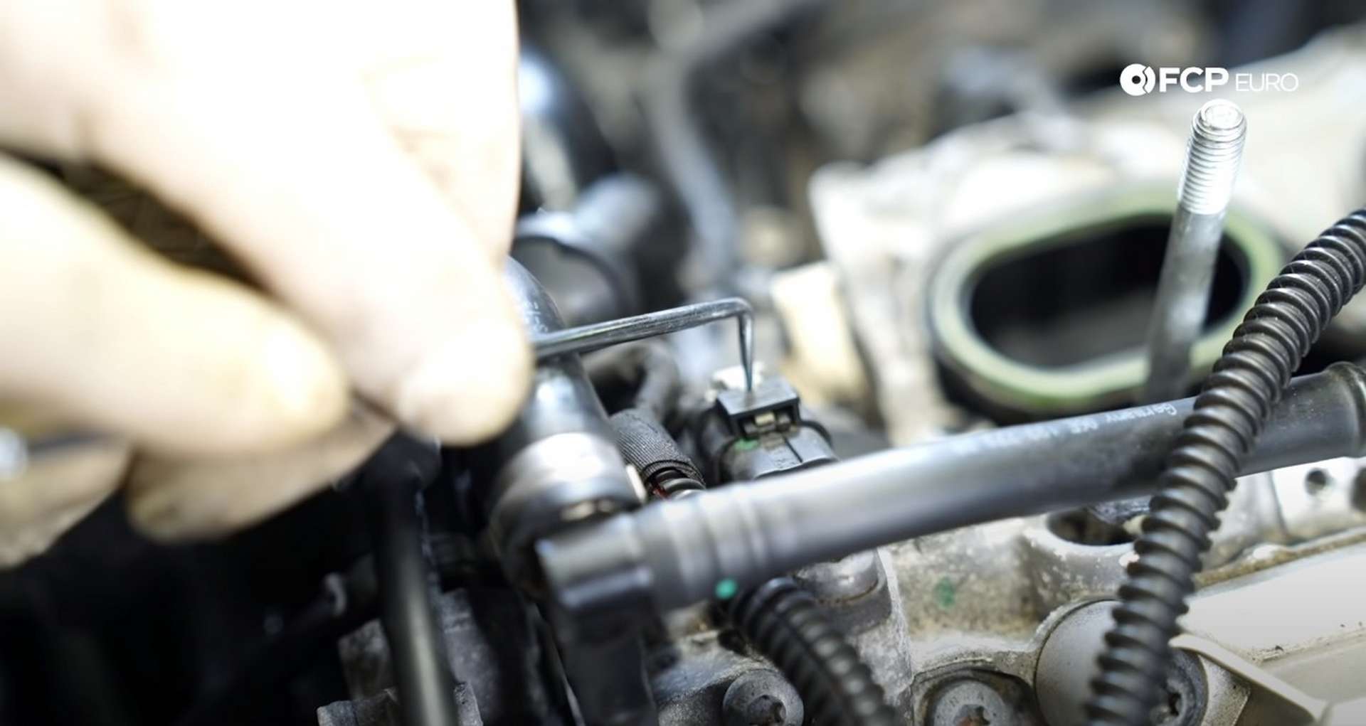 DIY Audi 3.0t Walnut Blasting Intake Valves disconnecting the cam position sensor