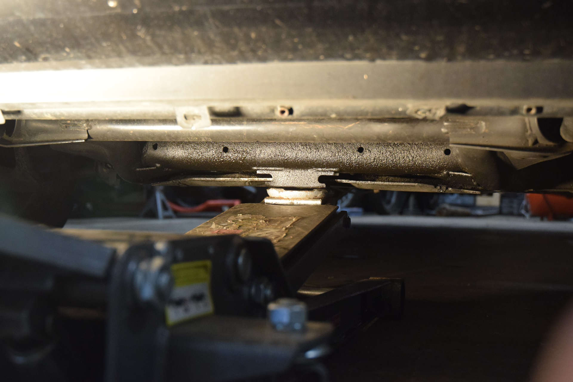 BMW E53 X5 subframe jacking point