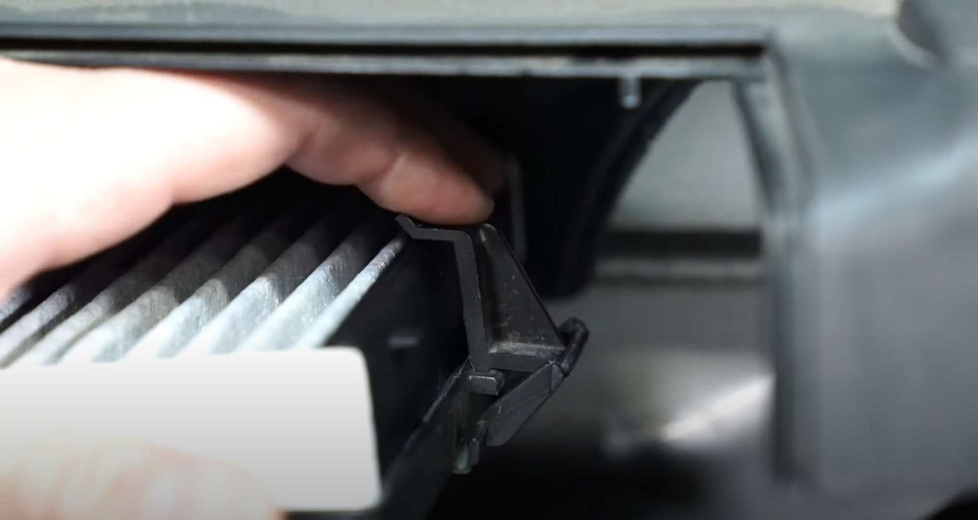 07-DIY-Porsche-996-Cabin-Filter_Replacing-Filter