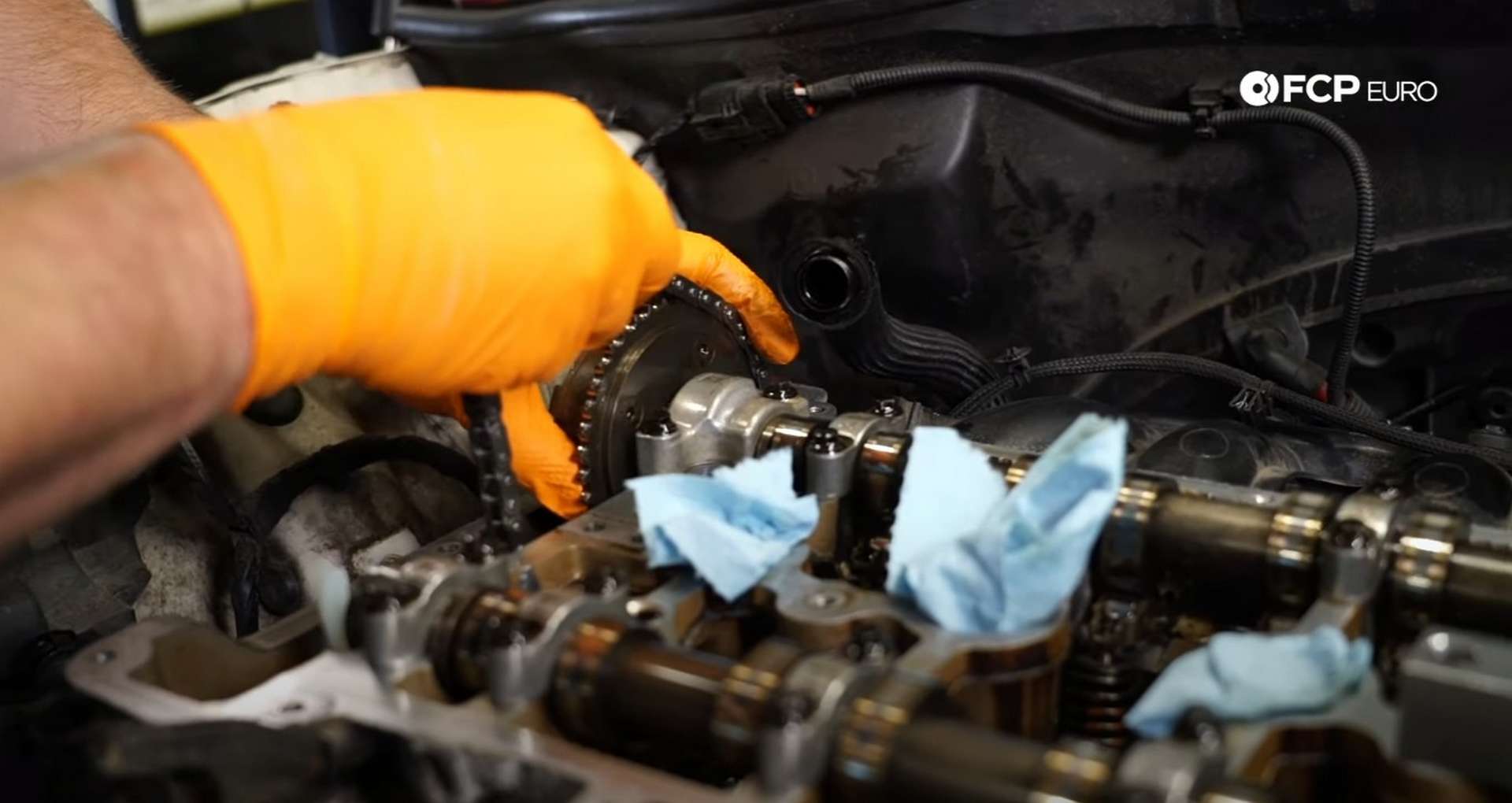 DIY MINI R56 Timing Chain Replacement installing the cam sprockets