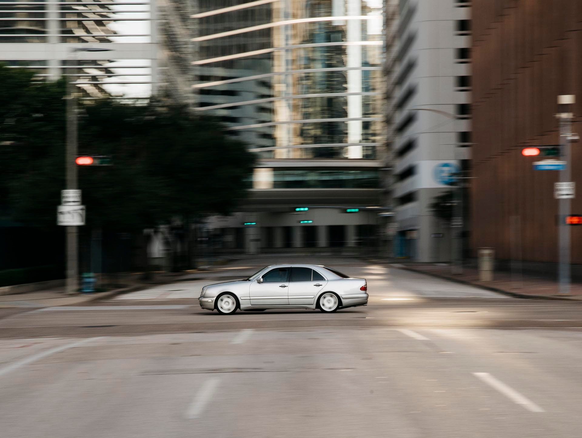 15_Mercedes-Benz E55 AMG manual swapped action01
