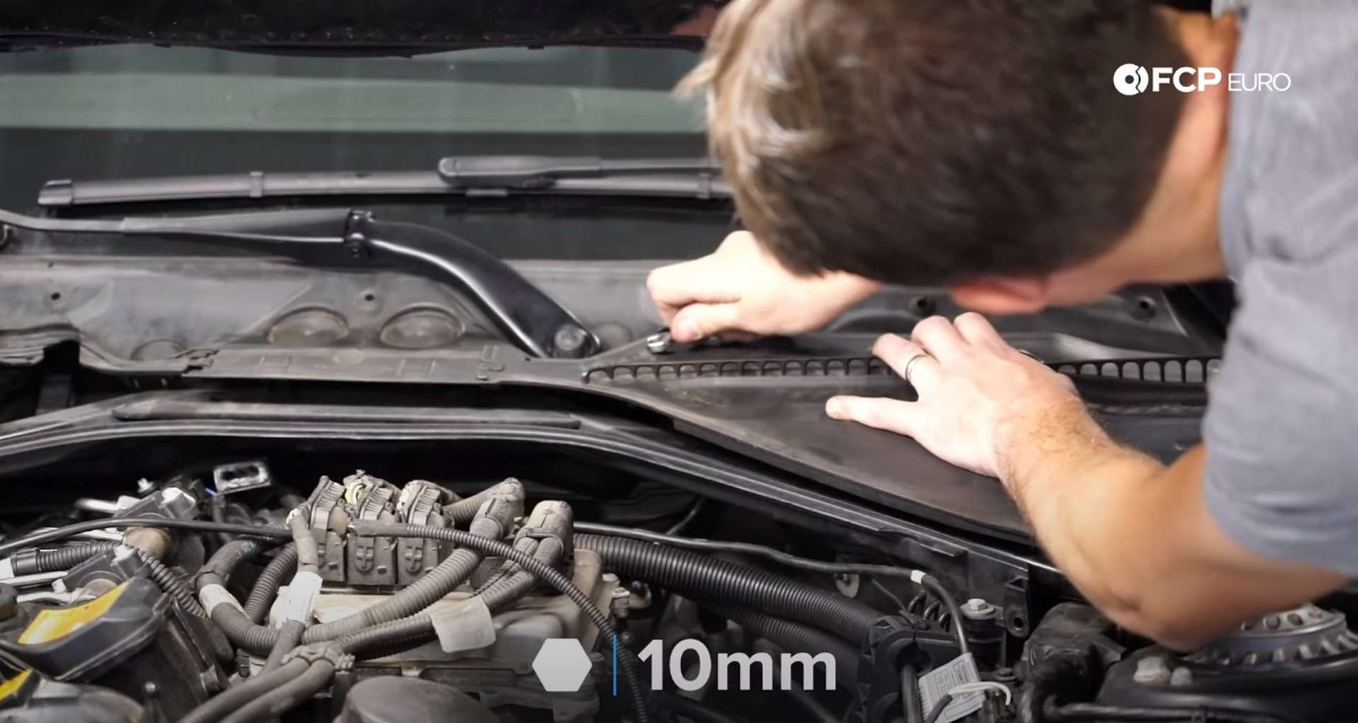 DIY BMW N20 Vacuum Pump locking the cowl pieces into place