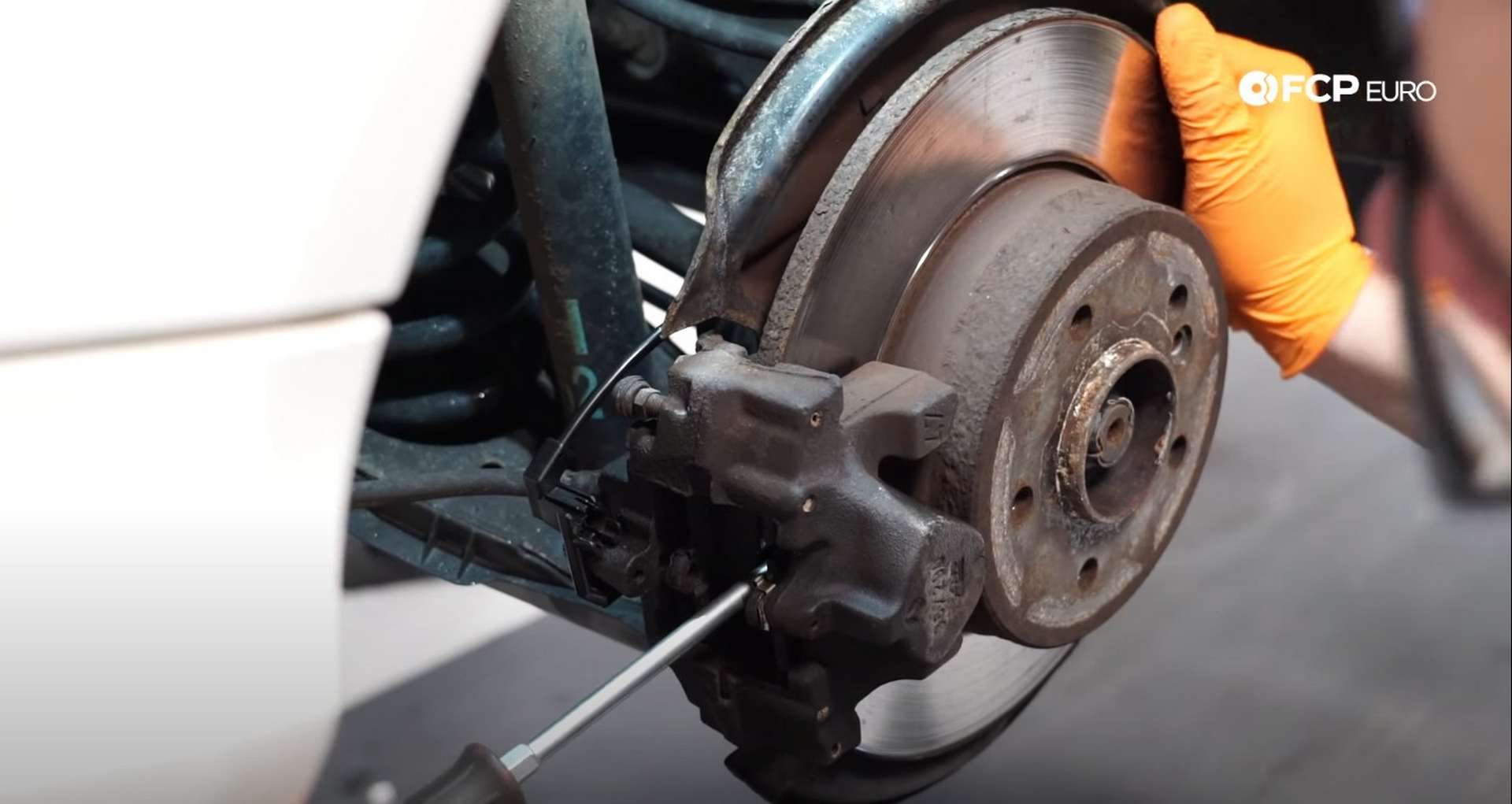 04-DIY-Mercedes-W203-Rear-Brake-Service_Removing-Caliper