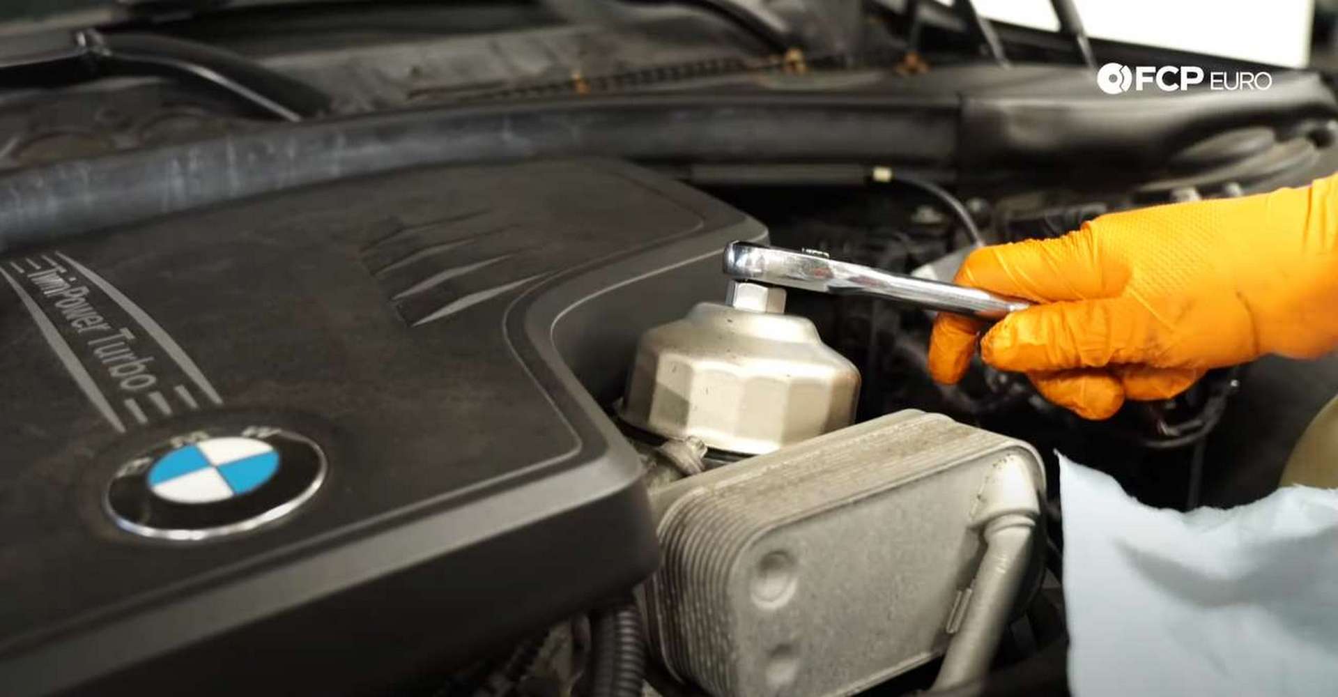 DIY BMW F30 Oil Change using the socket to remove the cap