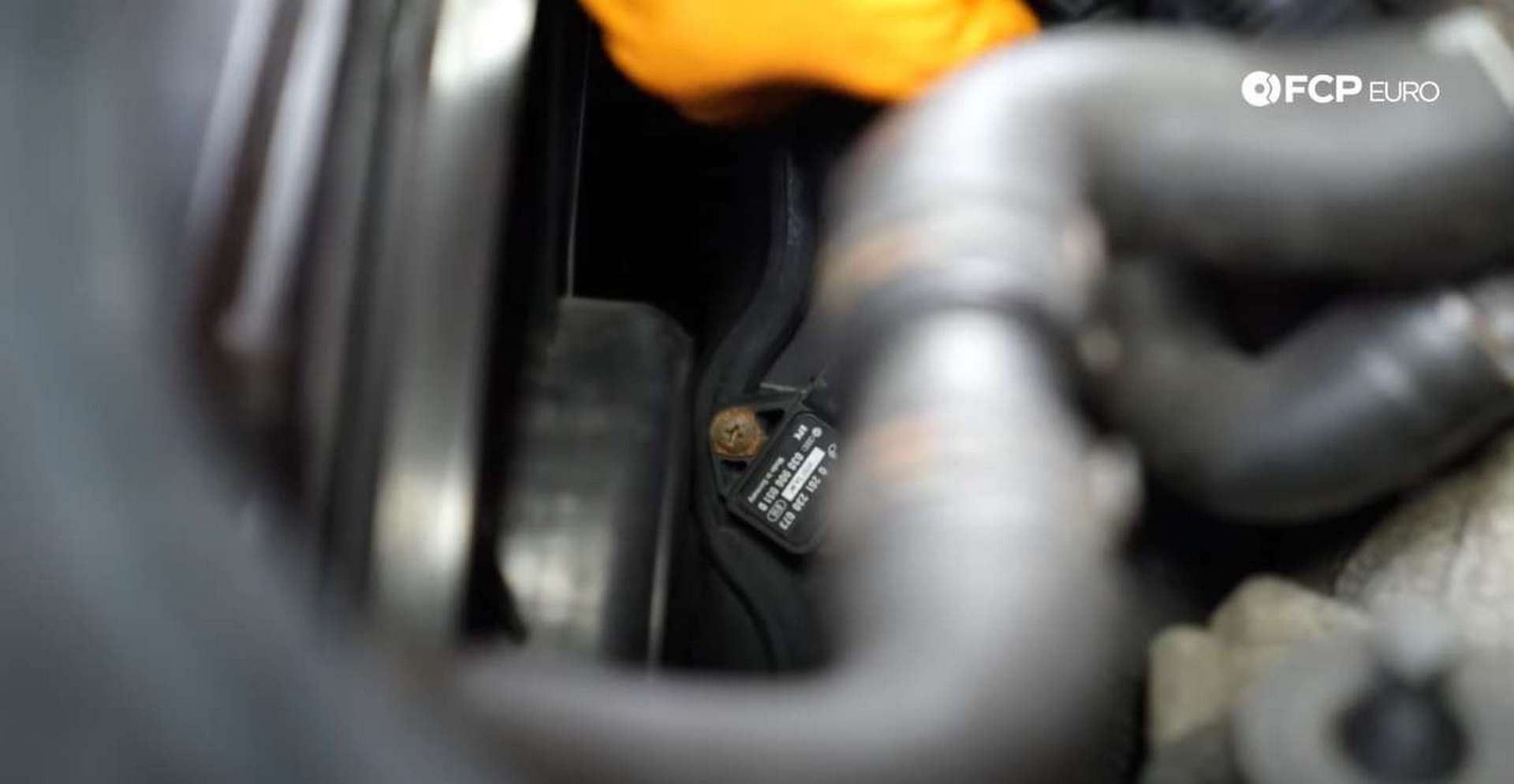 02-DIY-Mk5-GTI-Oil-FIlter-Housing_Removing-Intake-Components