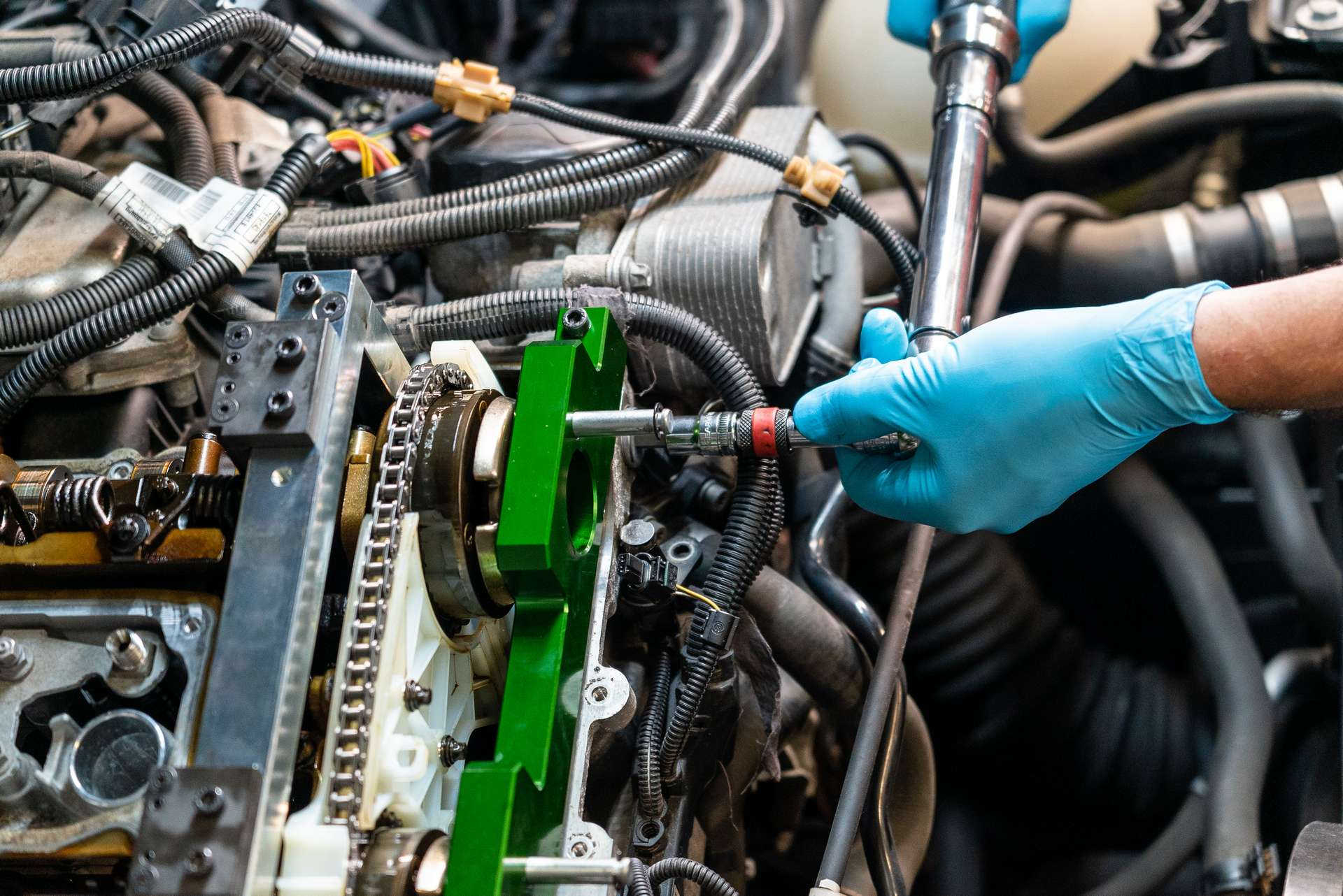DIY BMW N20 Timing Chain torquing the guide pin plugs