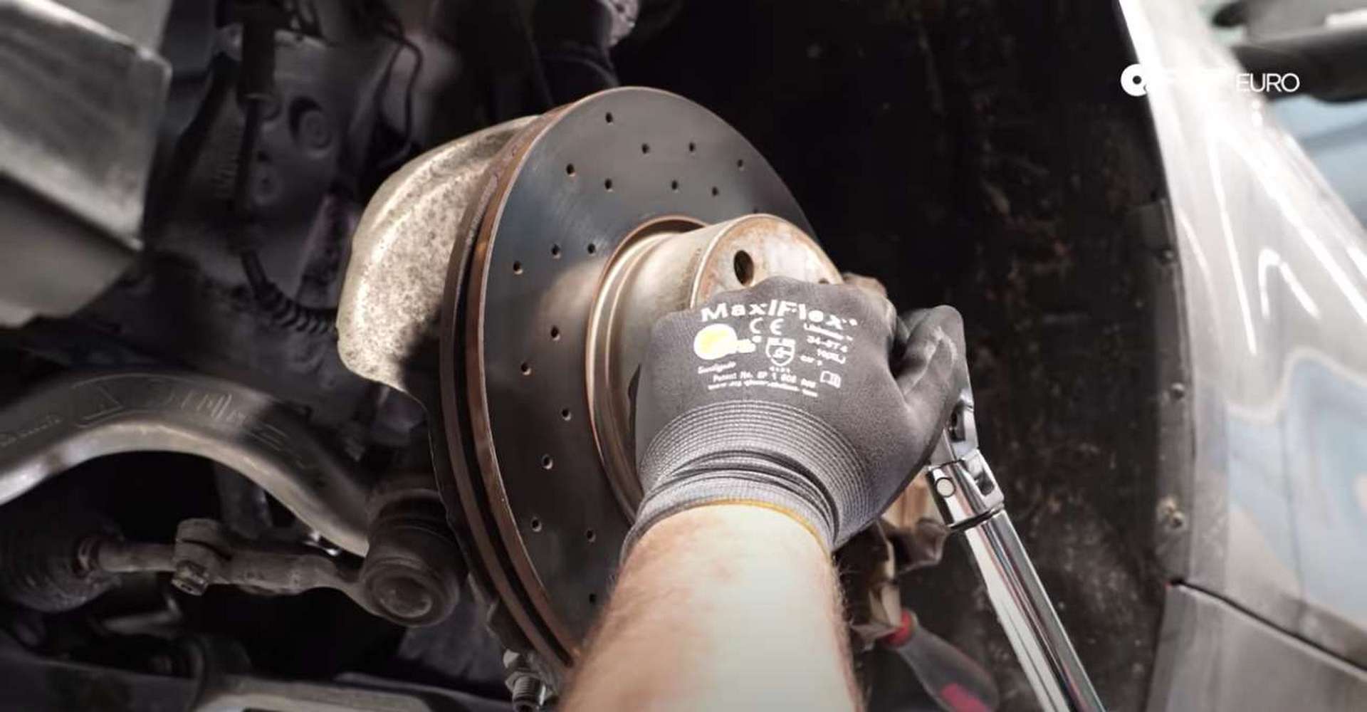 DIY BMW F30 Front Wheel Bearing Replacement torquing the axle bolt