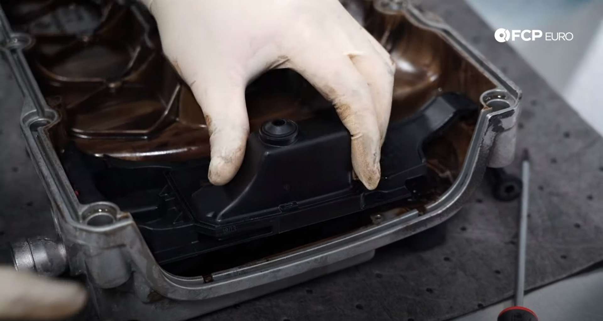 43-DIY-VW-VR6-Valve-Cover-Gasket-Replacing-Gasket
