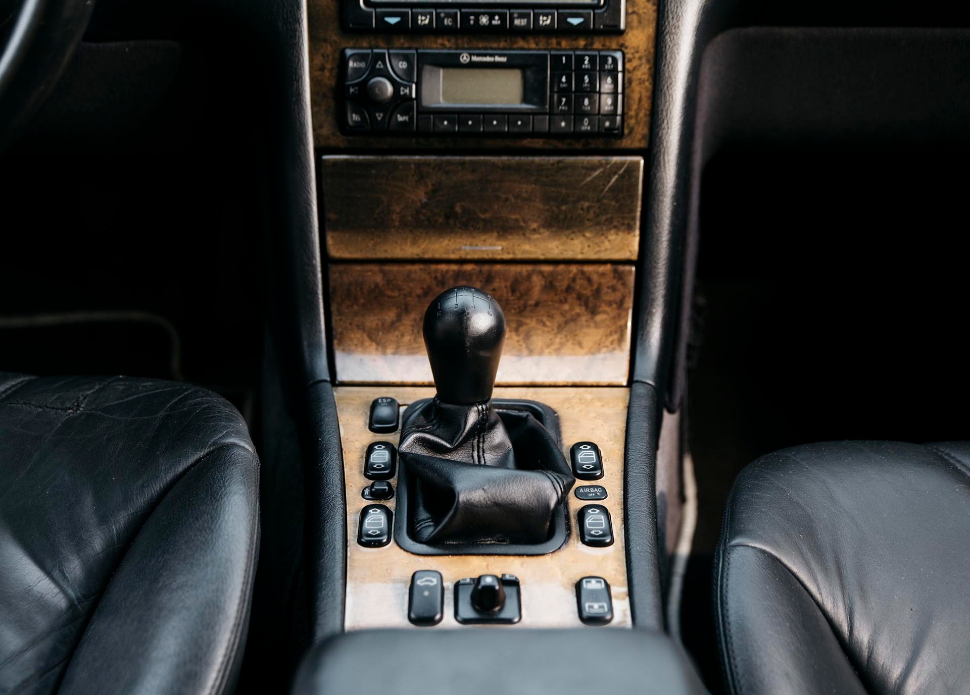 13_Mercedes-Benz E55 AMG manual shift knob center console
