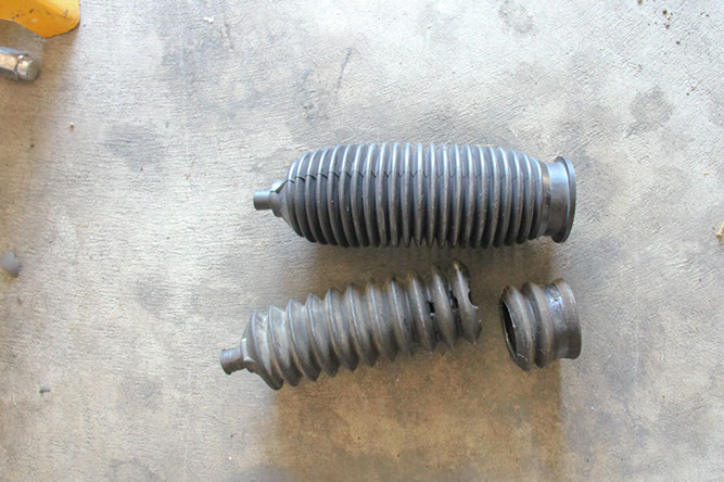 Broken steering rack bellows