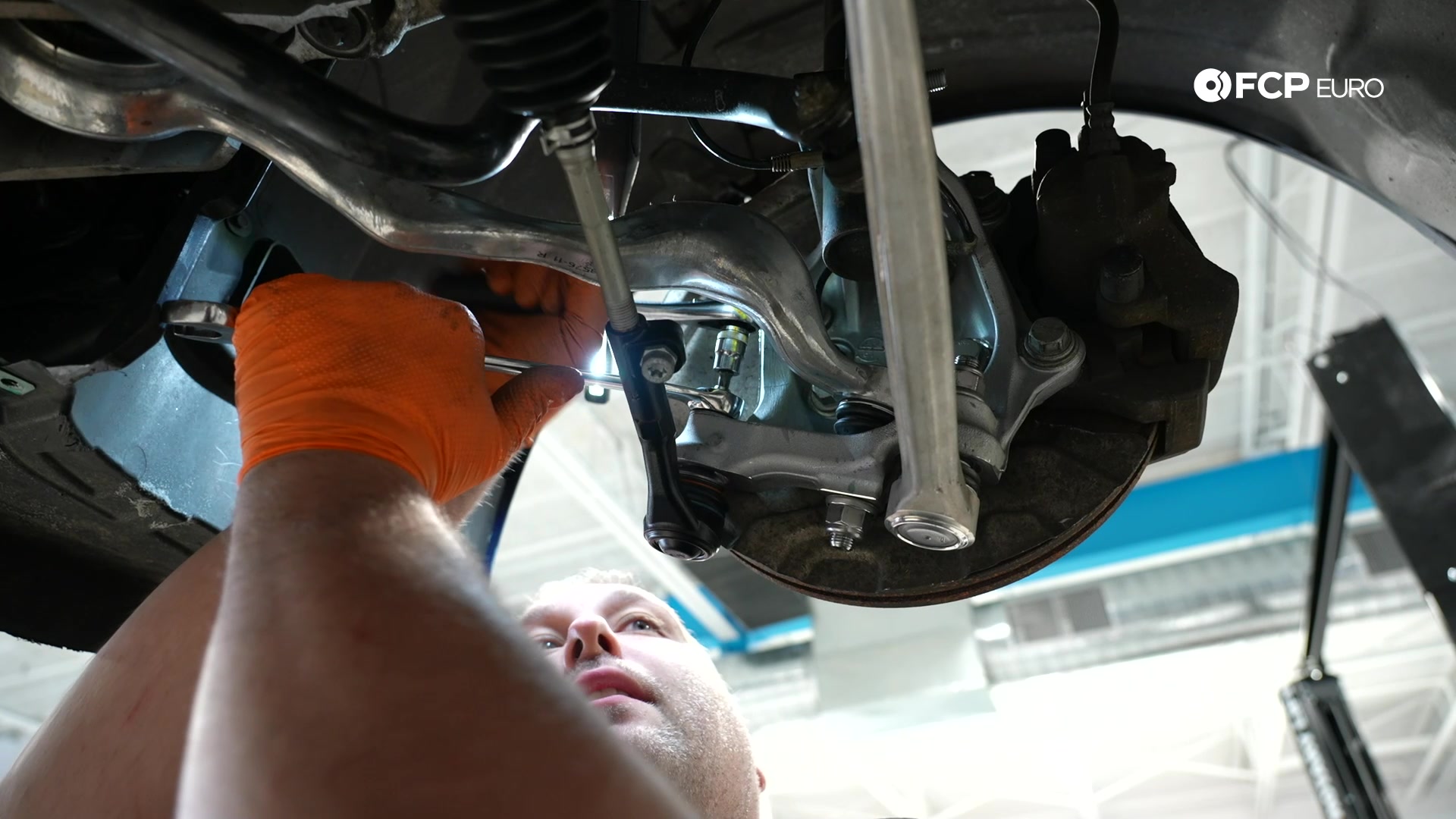 DIY BMW E90 Tie Rod Replacement tightening the ball joint nut