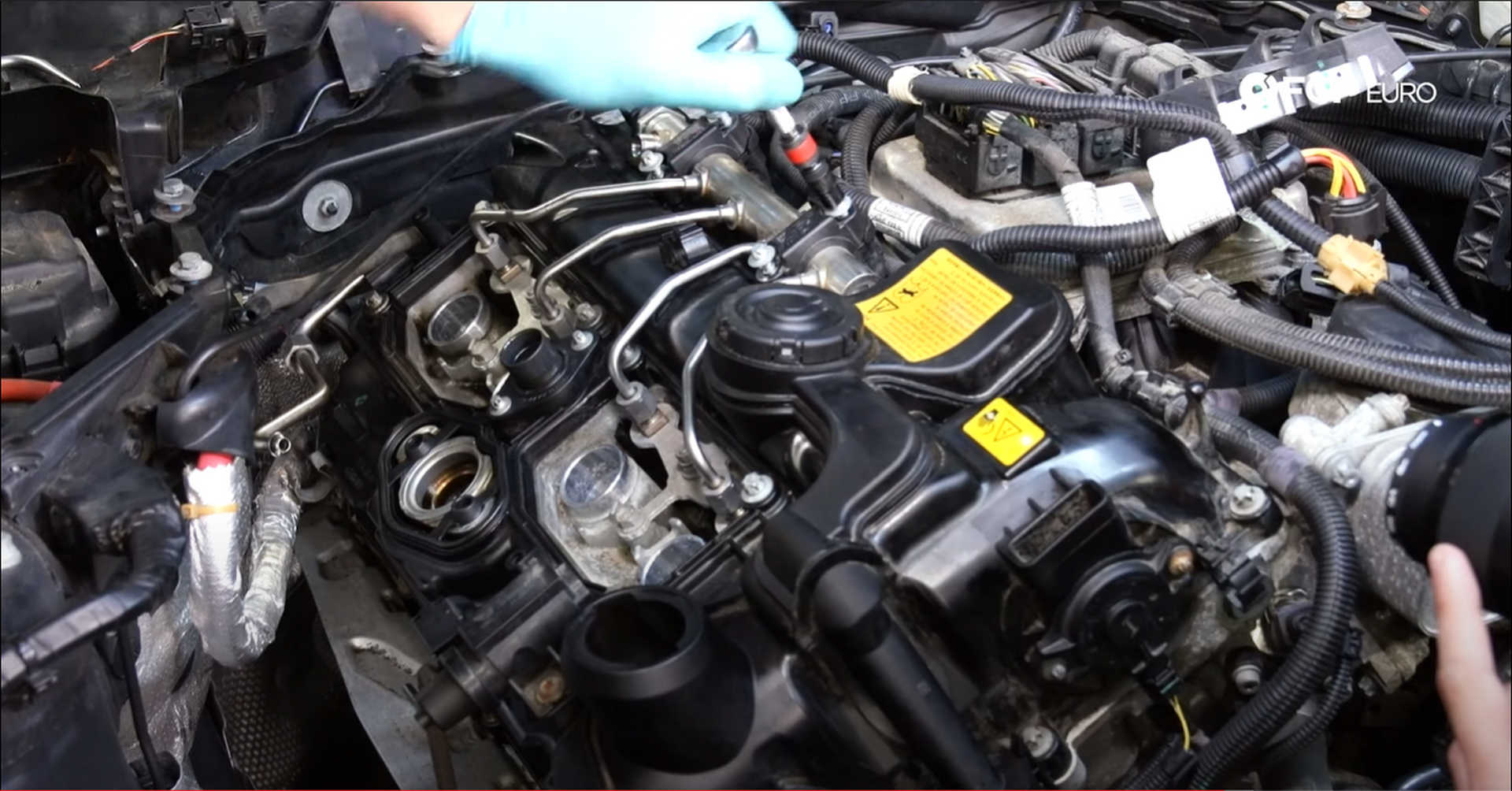 DIY BMW N20 Timing Chain tightening the fuel rail clamps