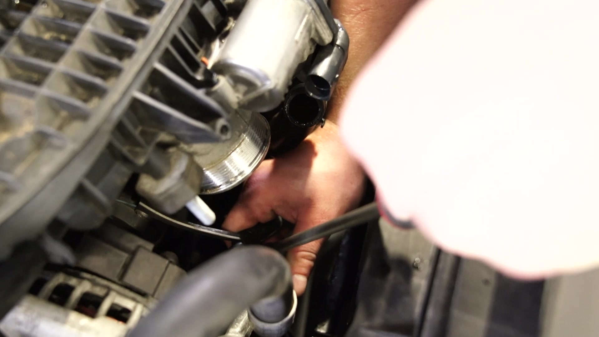 23-vw-mk7-manifold-removal-bracket-wiring-harness