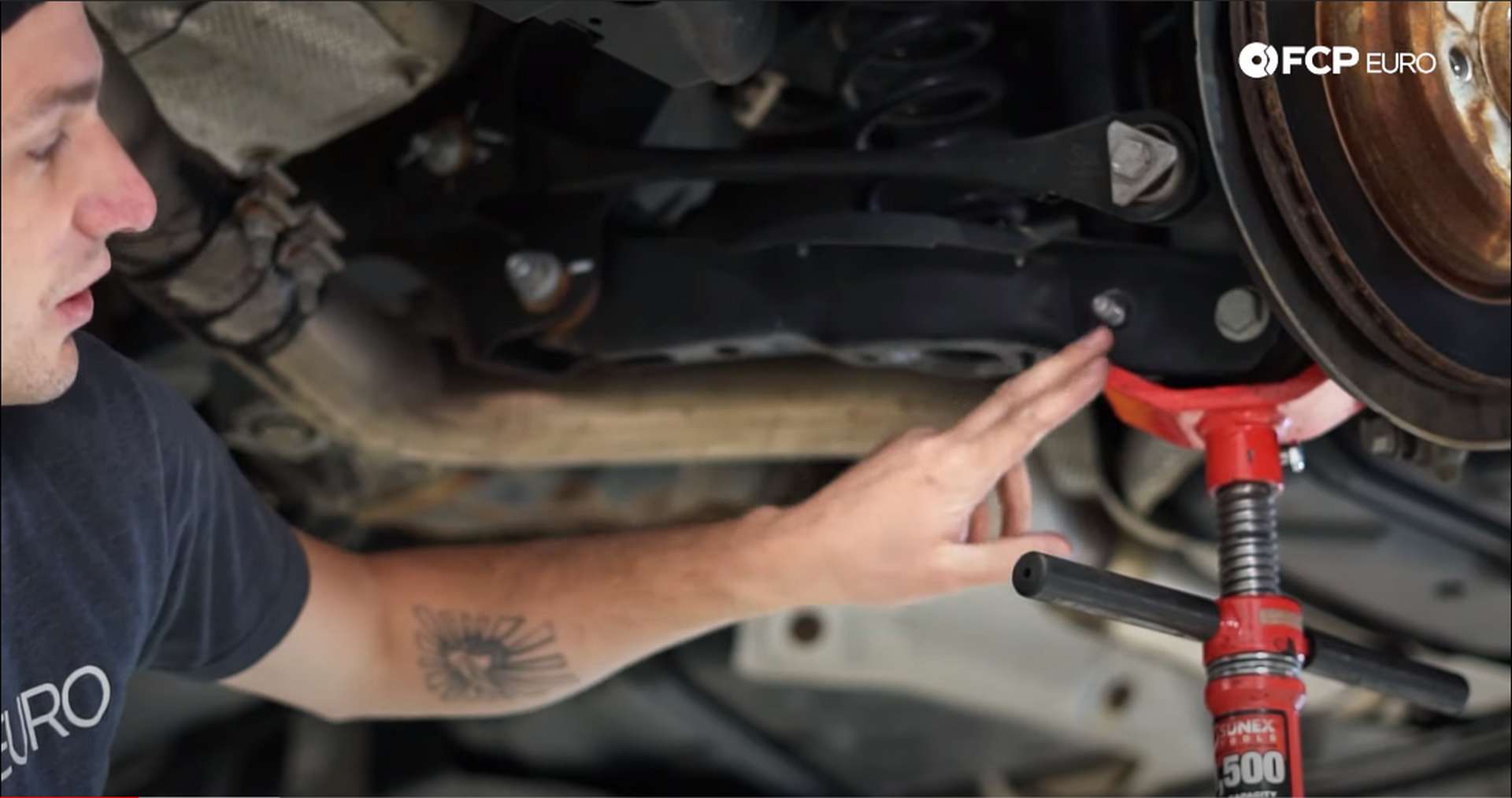 DIY BMW F30 Coilovers jack supporting knuckle