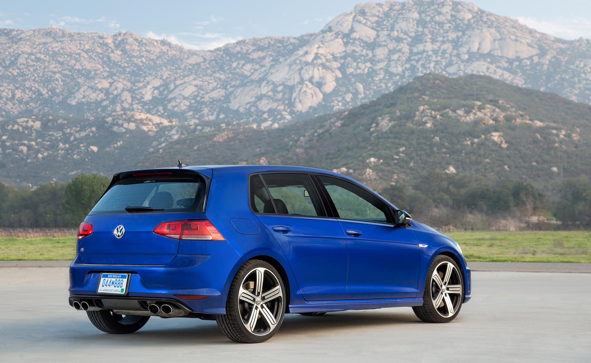 02_Volkswagen Mk7 Golf R rear Cadiz Wheels