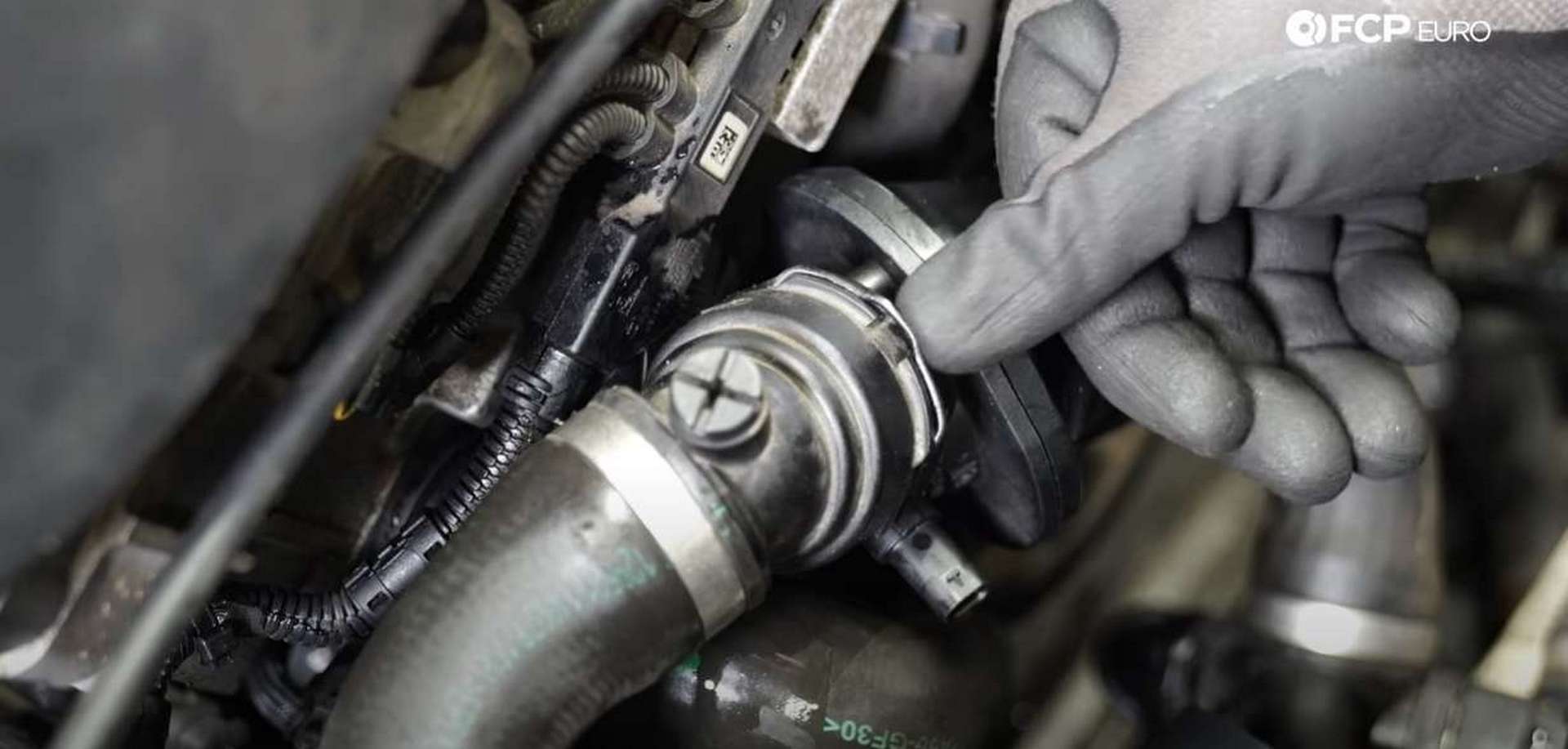 18-DIY-N20-Water-Pump-Thermostat-Replacement_Installing-Thermostat