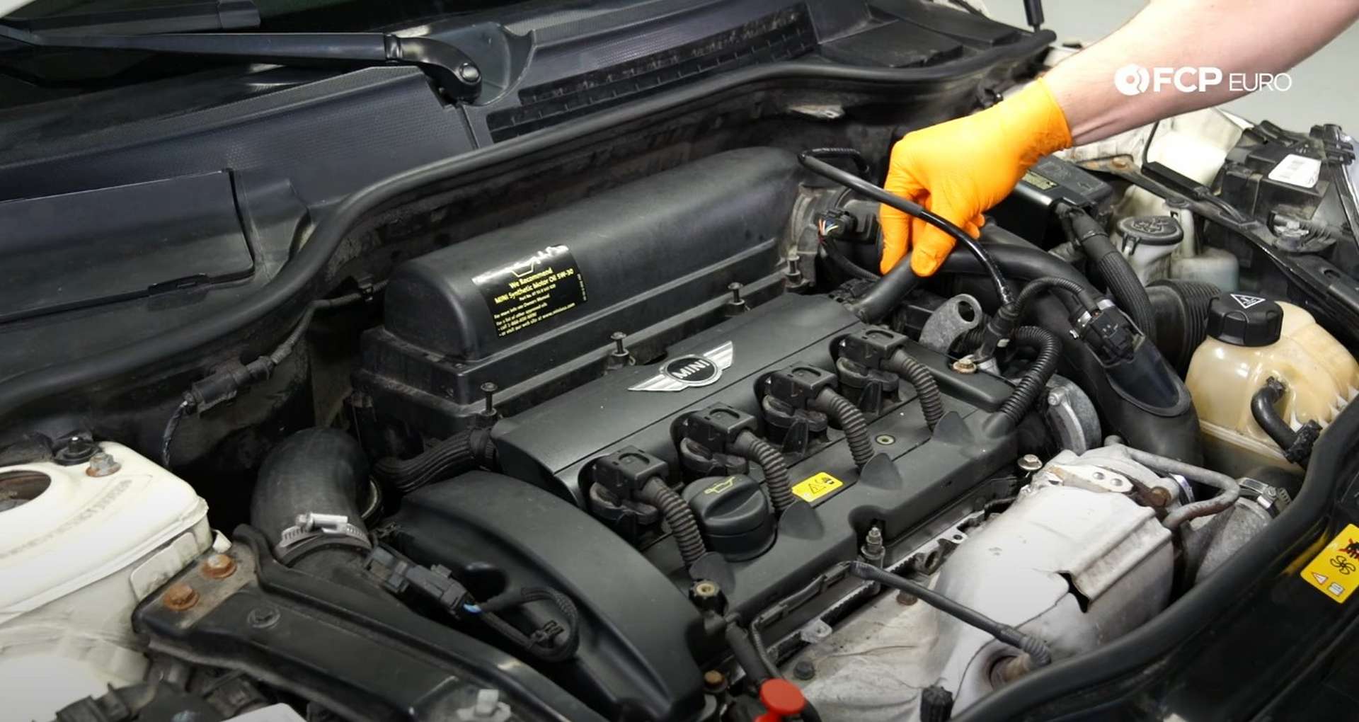DIY MINI R56 Timing Chain Replacement disconnecting the airbox cover
