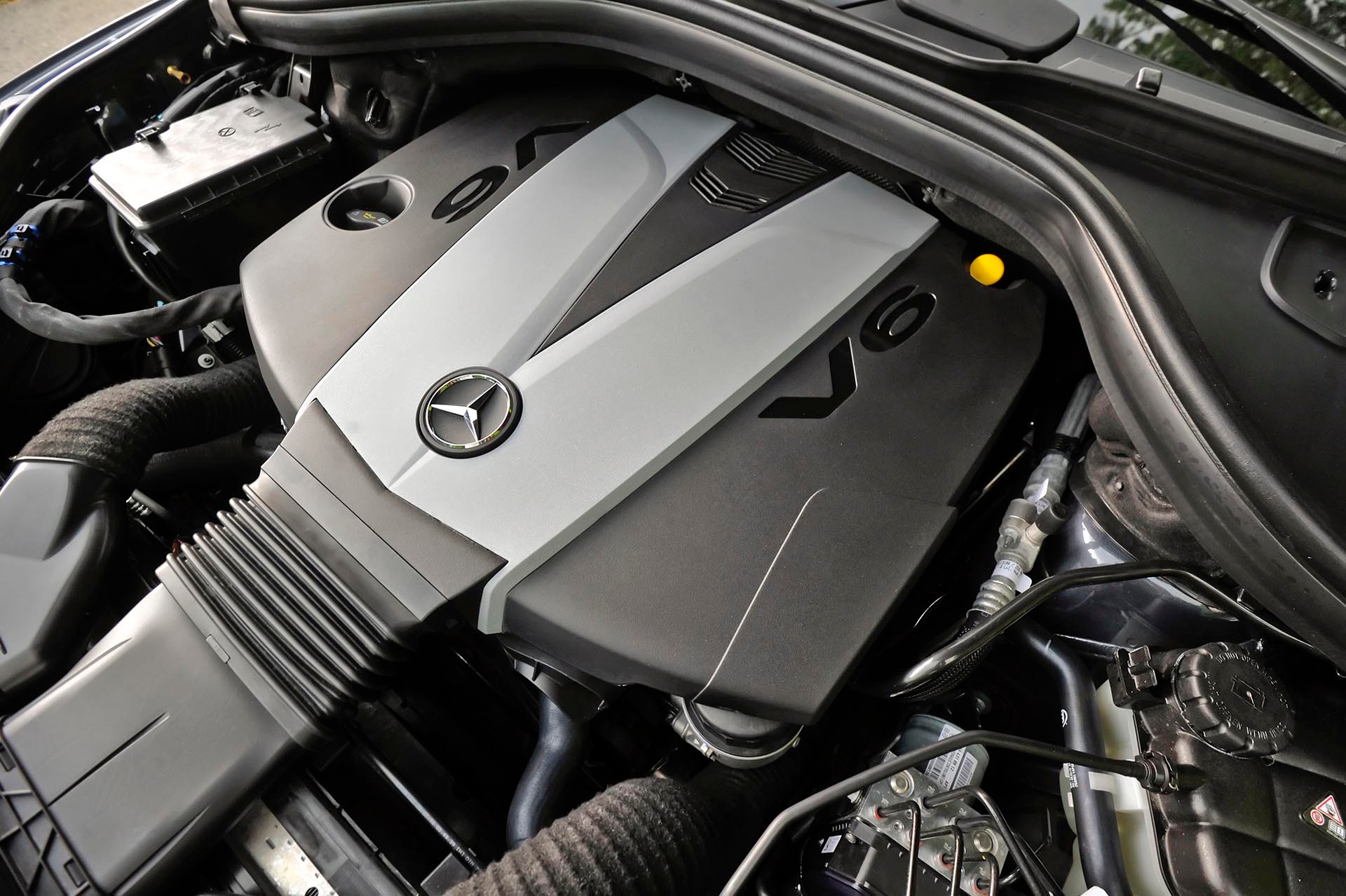 08_MB ML350 BlueTEC 4MATIC engine bay