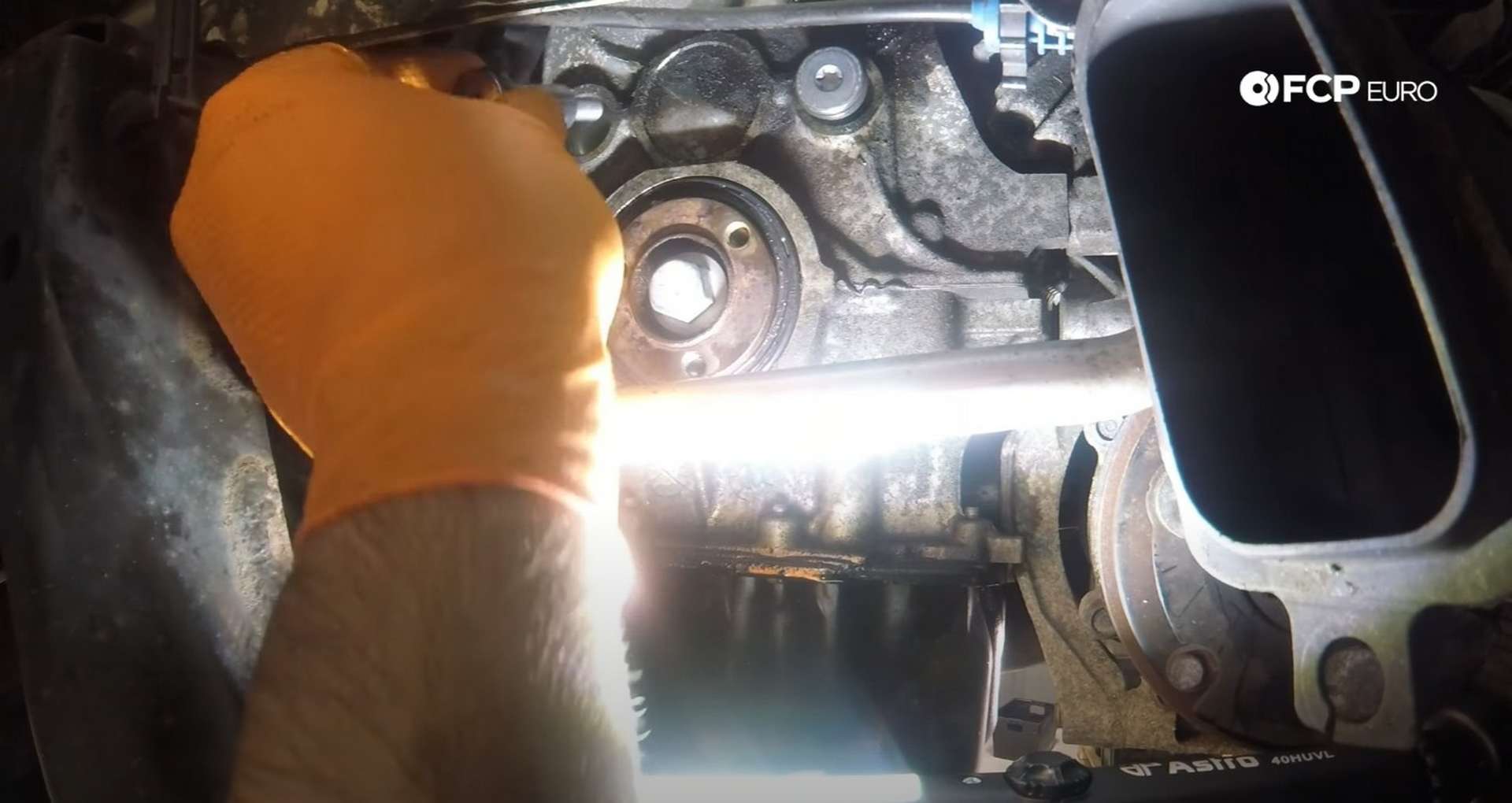DIY MINI R56 Timing Chain Replacement reinstalling the guide pins