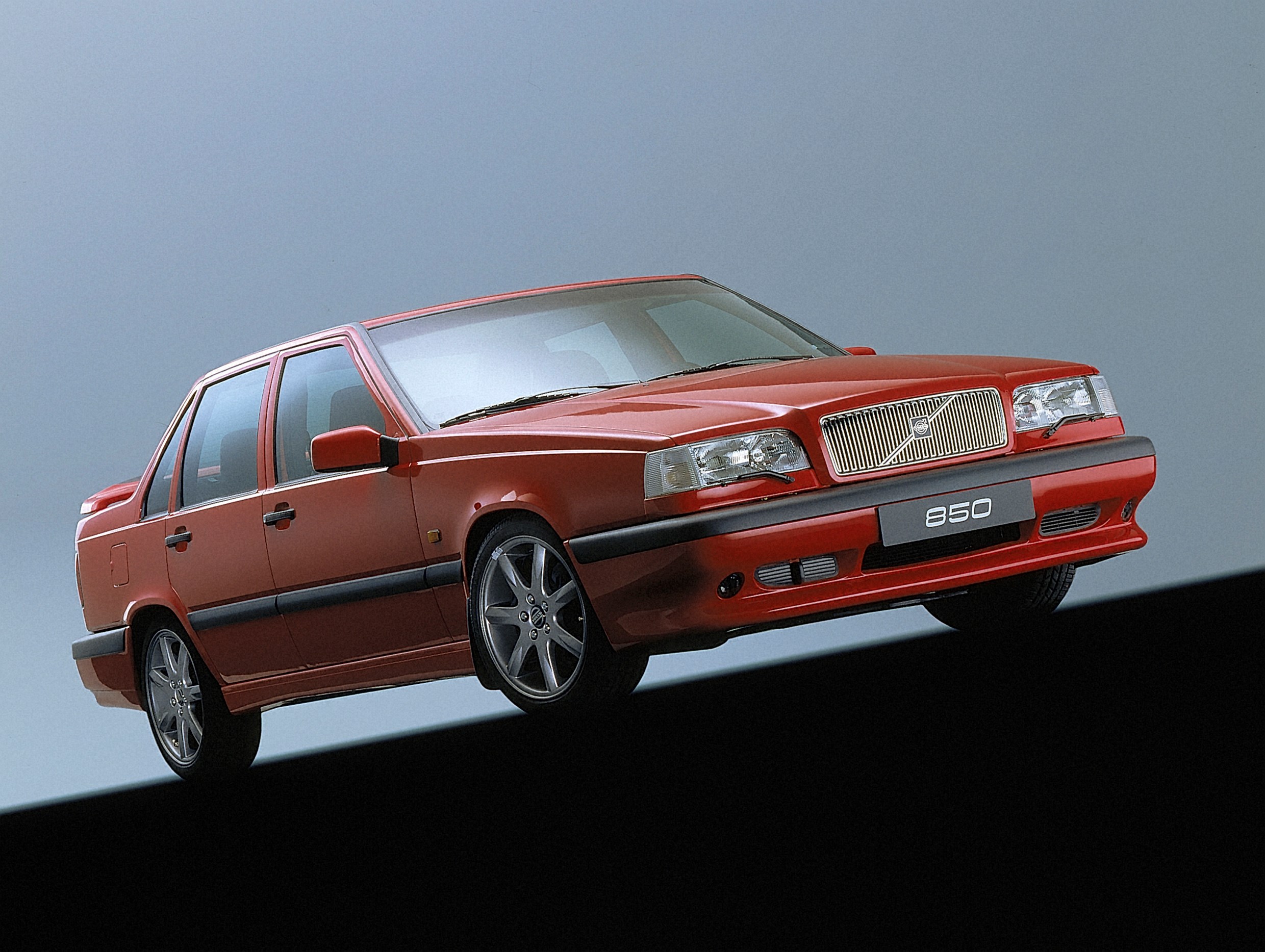 Affordable Vintage Models Volvo 850 Turbo front 3-quarter