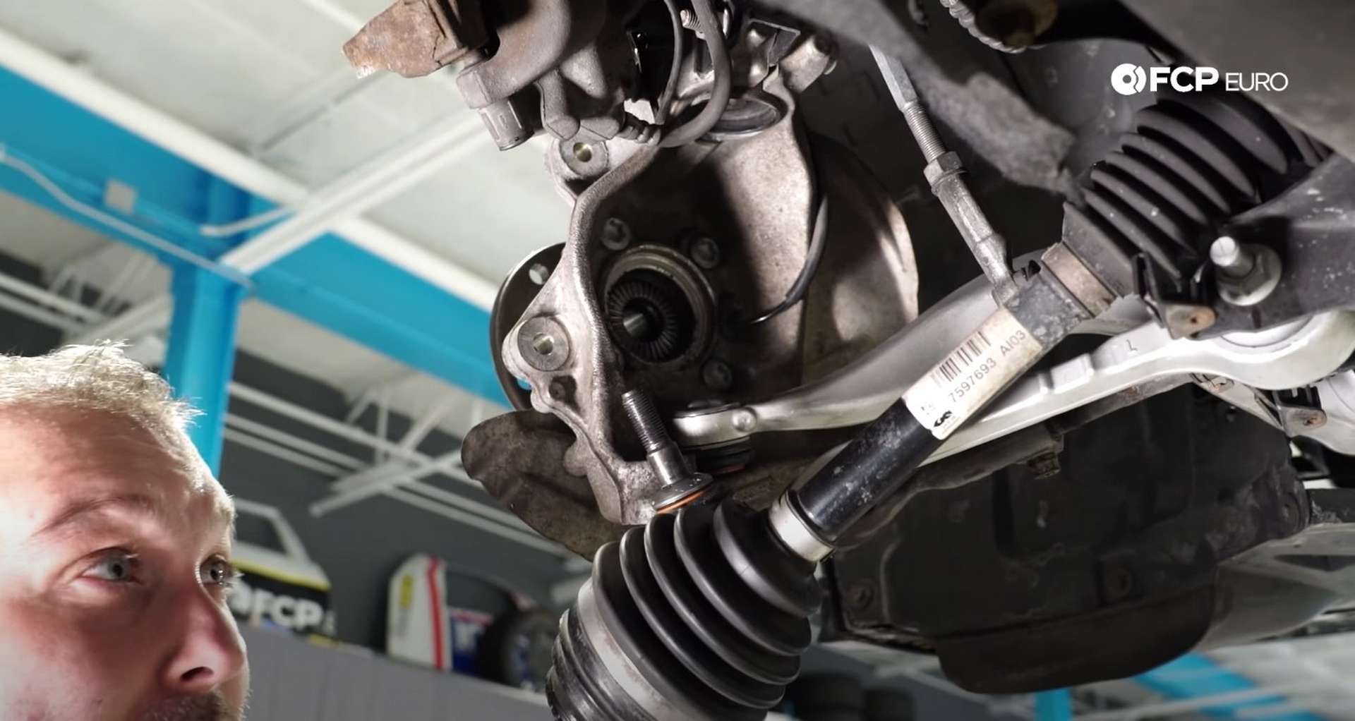 05-DIY-BMW-F30-Front-Axle-Replacement_Freeing-Knuckle