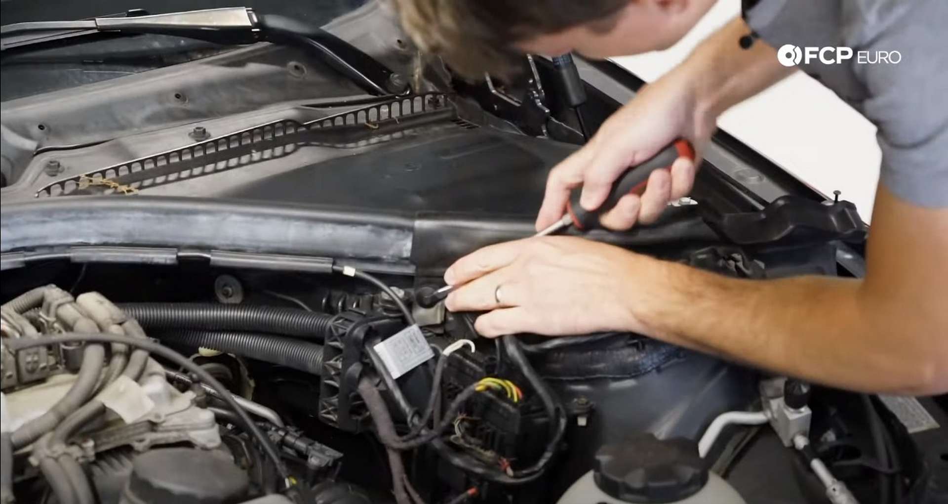 DIY BMW N20 Vacuum Pump removing the cowl seal clips