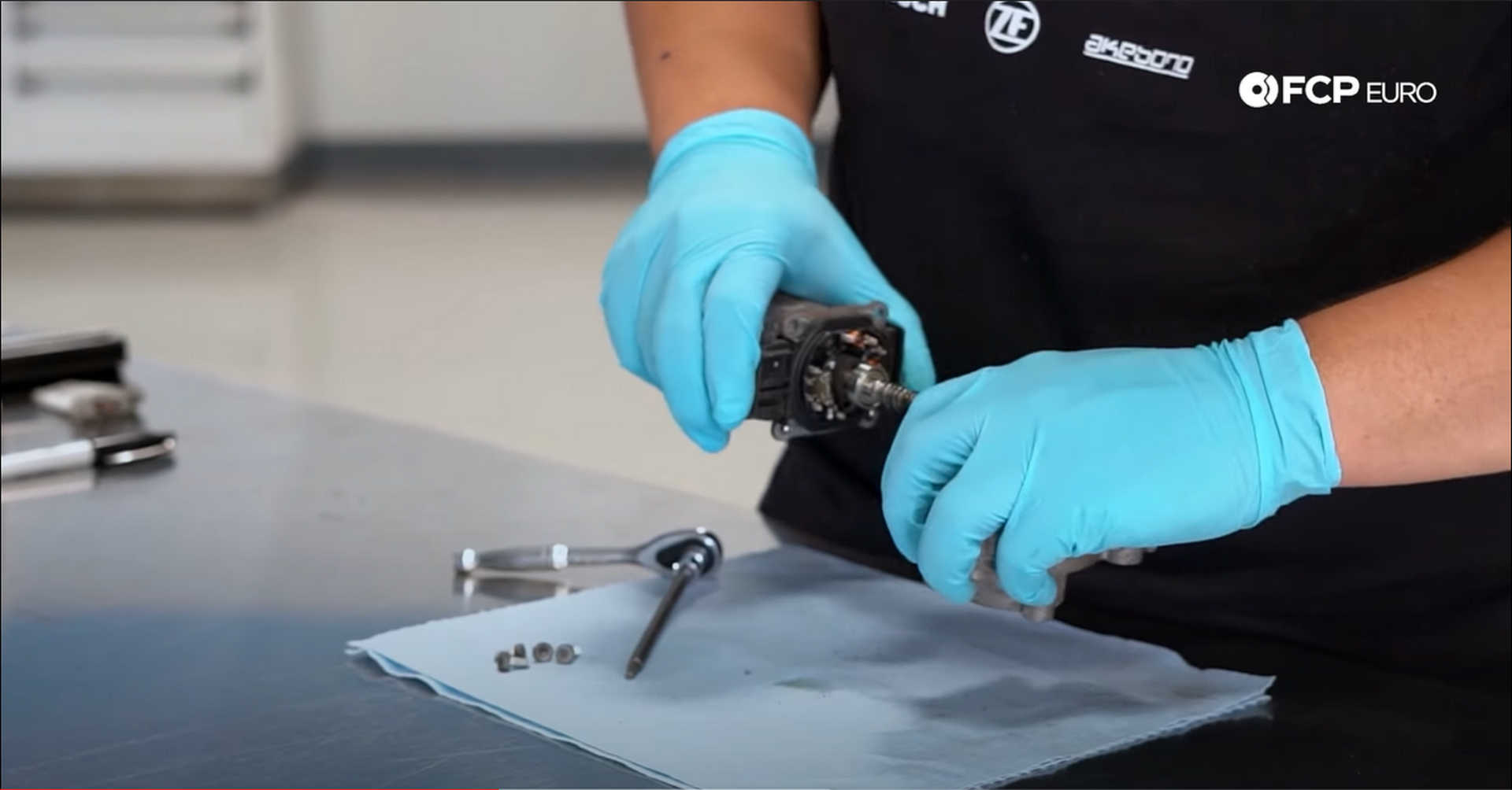 DIY BMW X3 Transfer Case Actuator separating the actuator from the motor