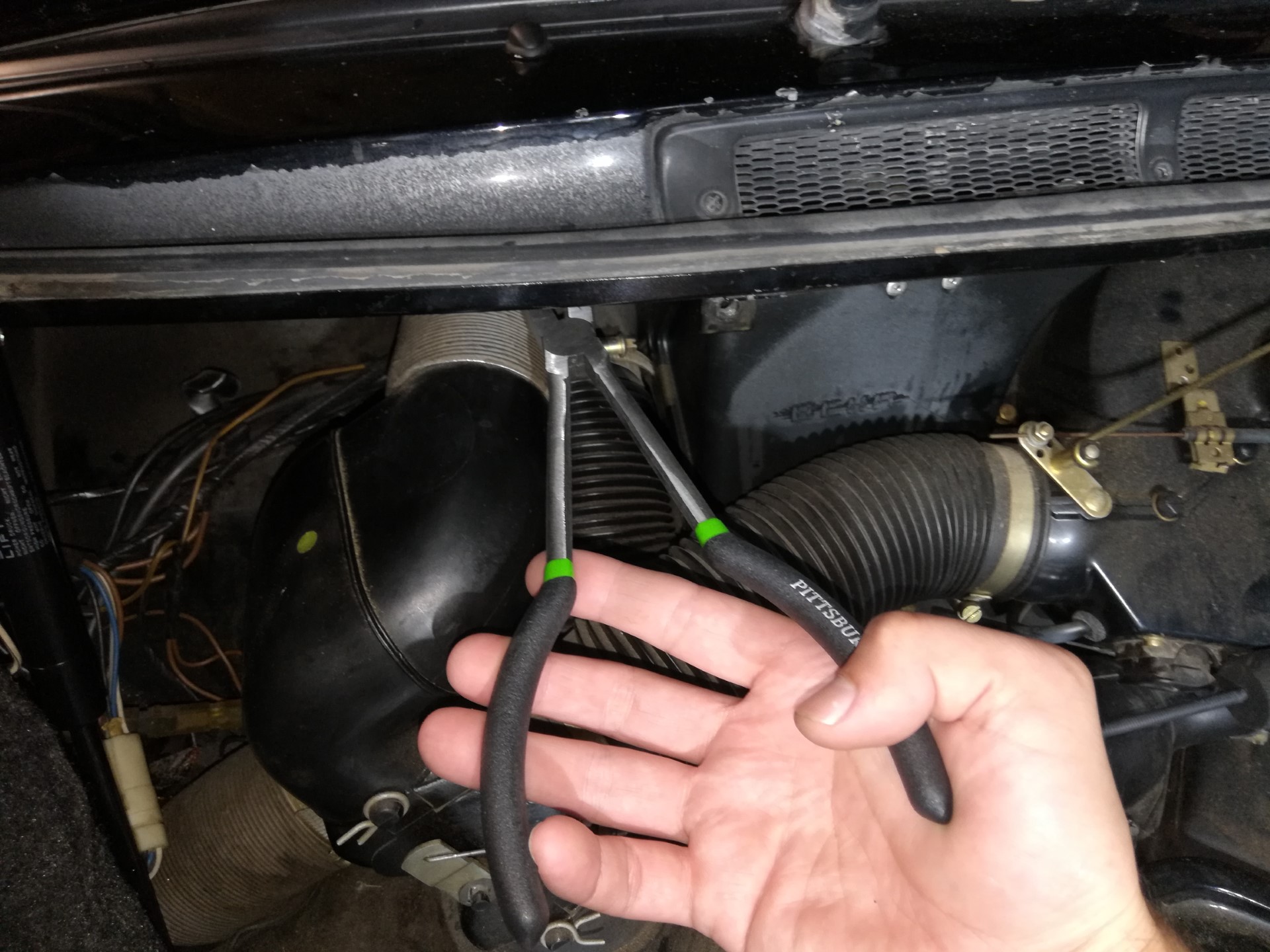 Air-cooled Porsche 911 right windshield washer nozzle removal