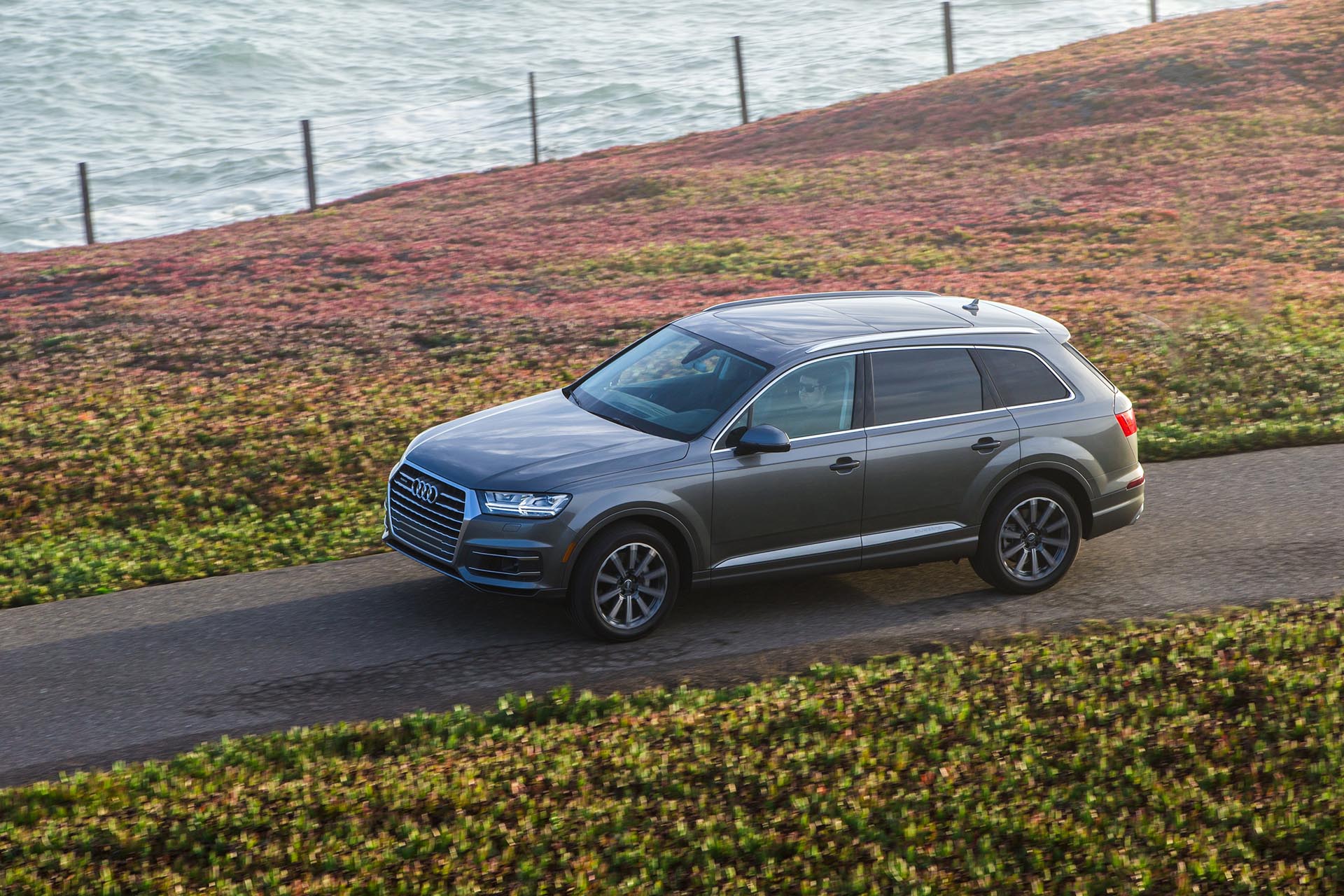 12_2017 Audi Q7 front profile