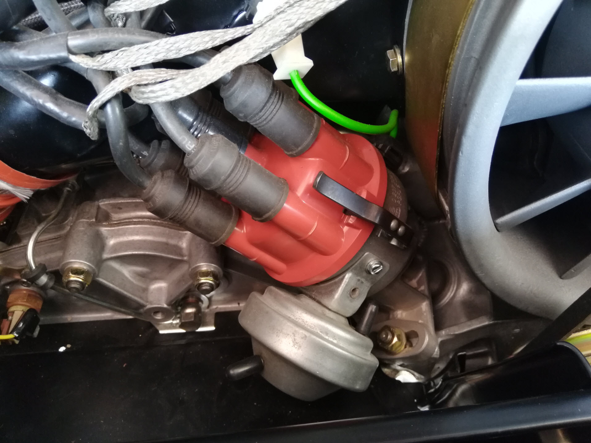 Air-cooled Porsche 911 distributor.