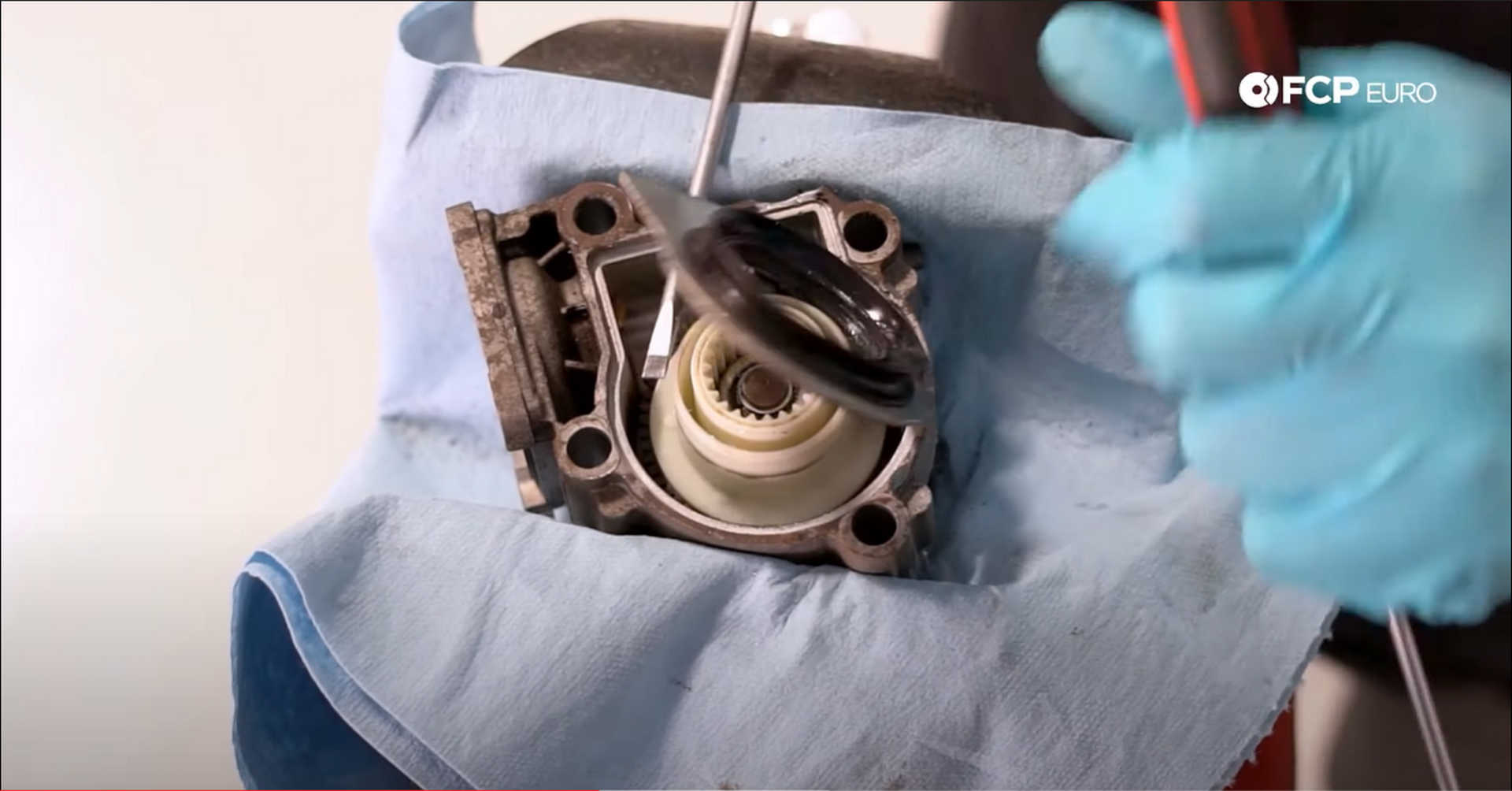 DIY BMW X3 Transfer Case Actuator removing the faceplate
