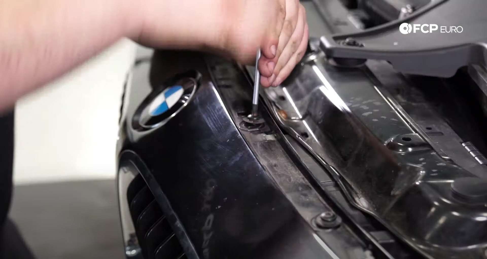 [DIY BMW F30 Kidney Grill Replacement removing the bumper fasteners