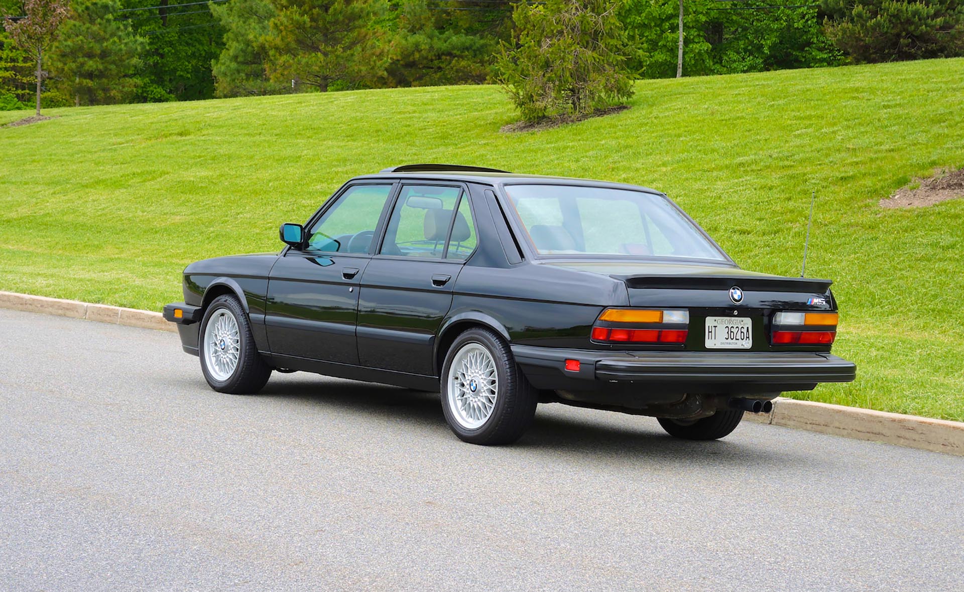 05_BMW E28 M5 Rear USA